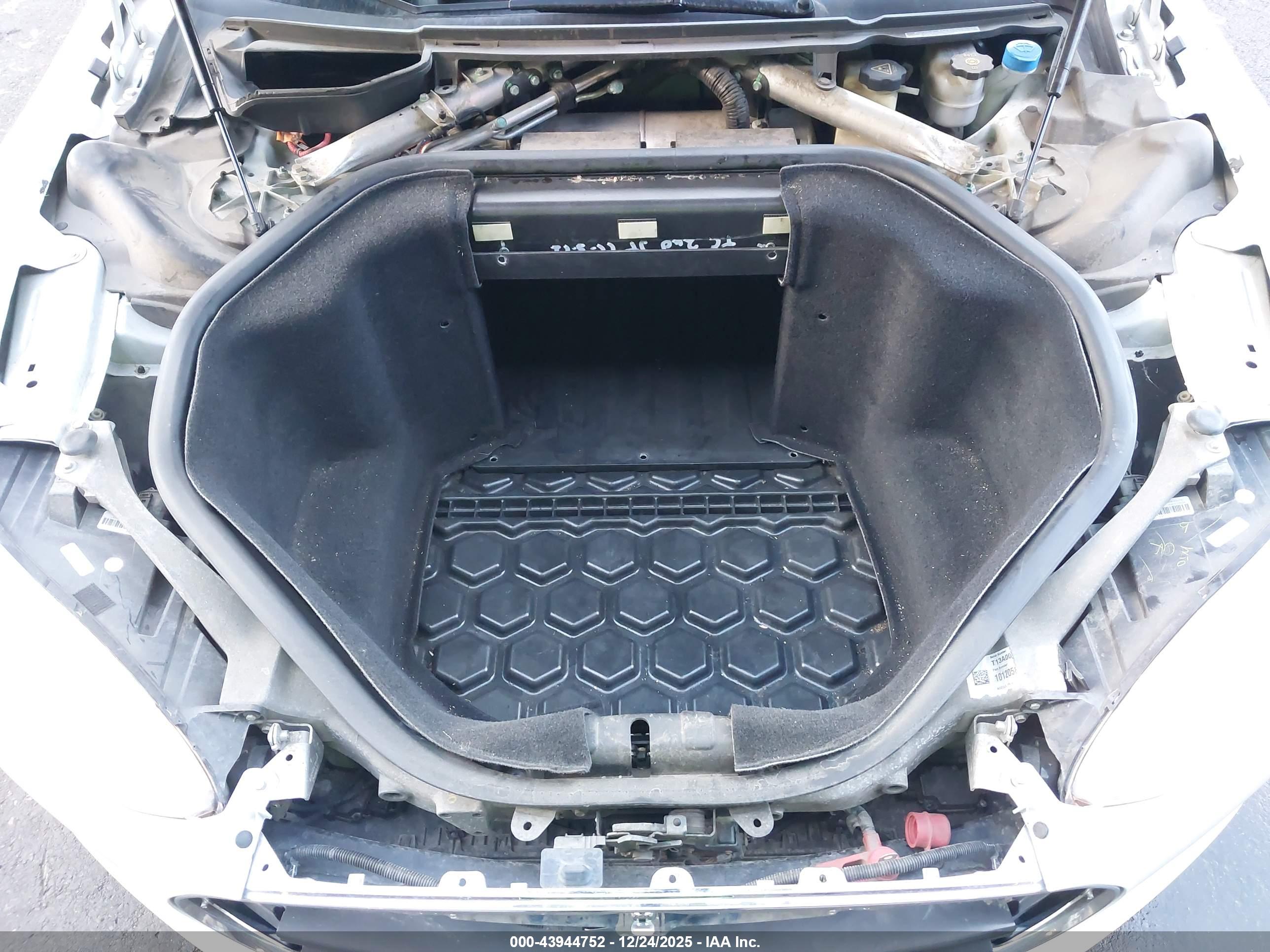 TESLA MODEL image 10