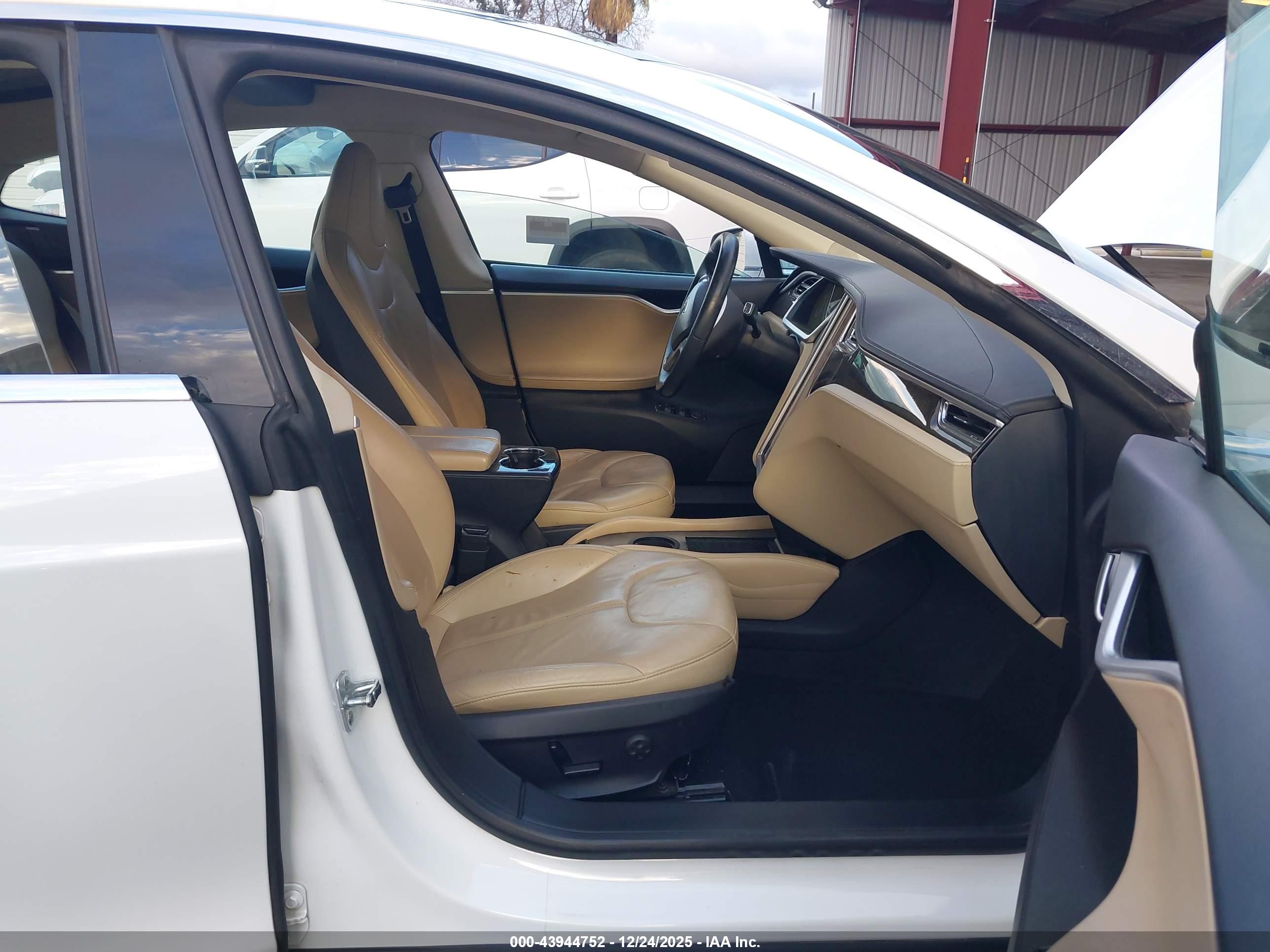 TESLA MODEL image 5