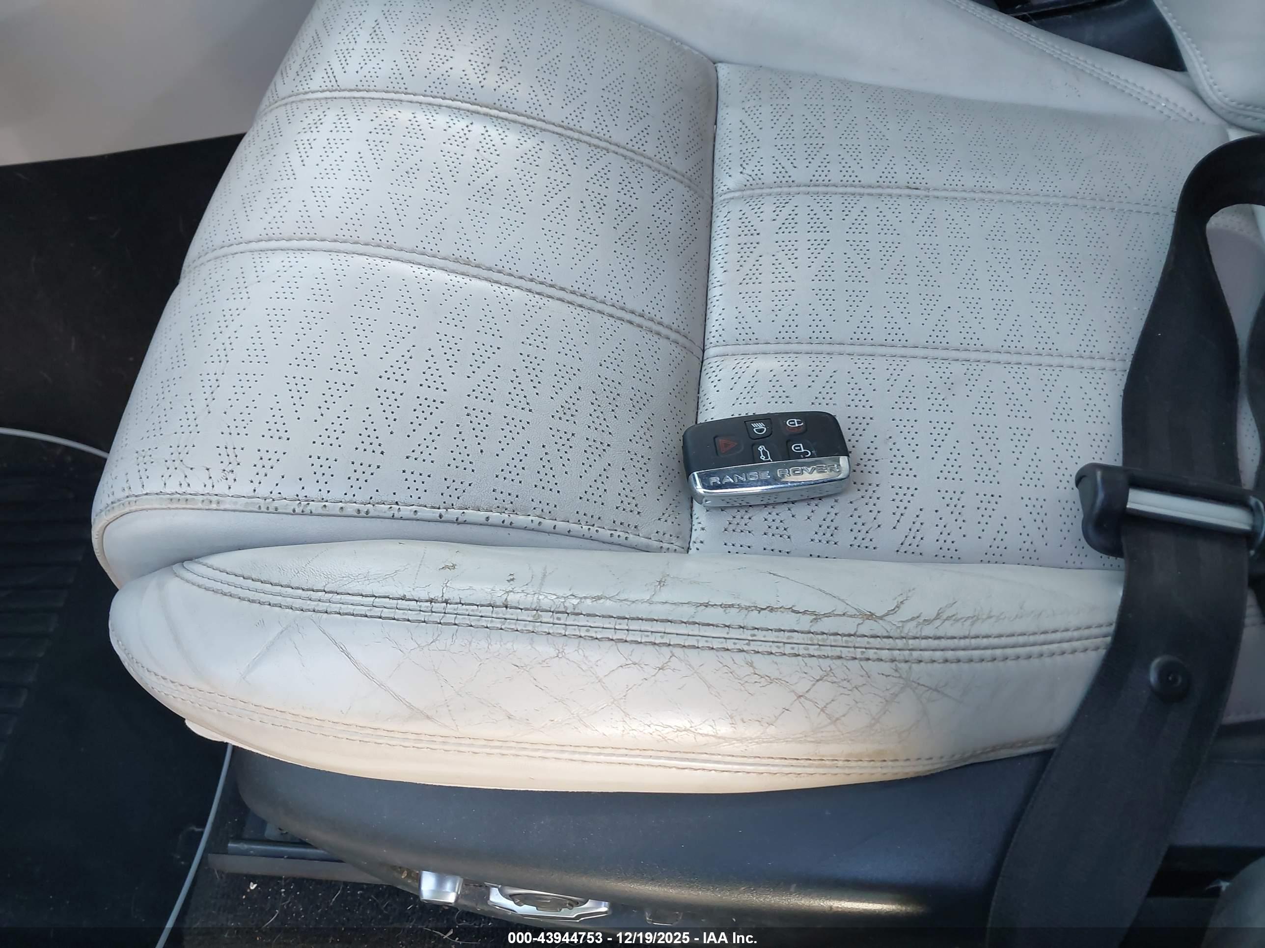 LAND ROVER image 11