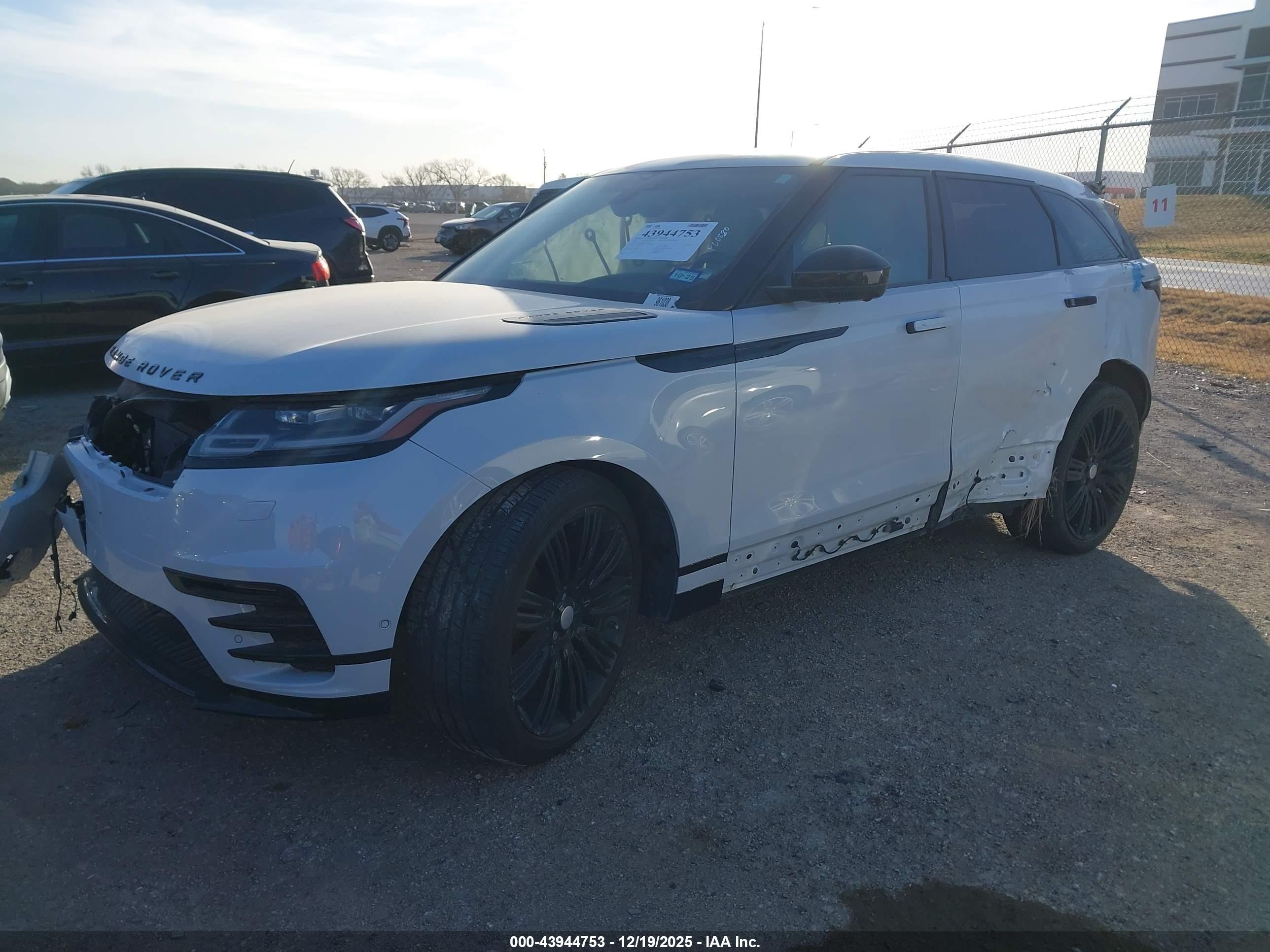 LAND ROVER image 2