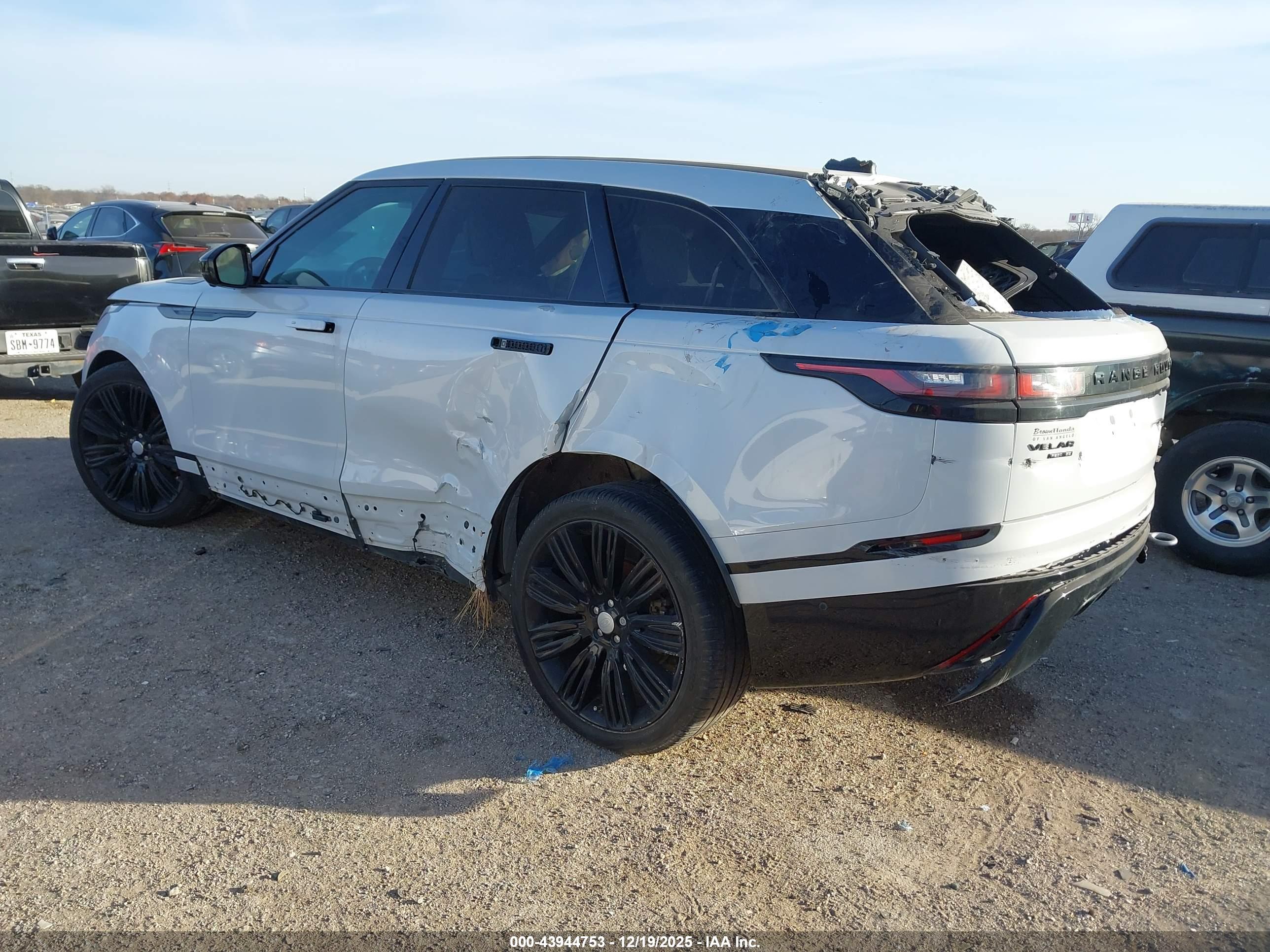 LAND ROVER image 3