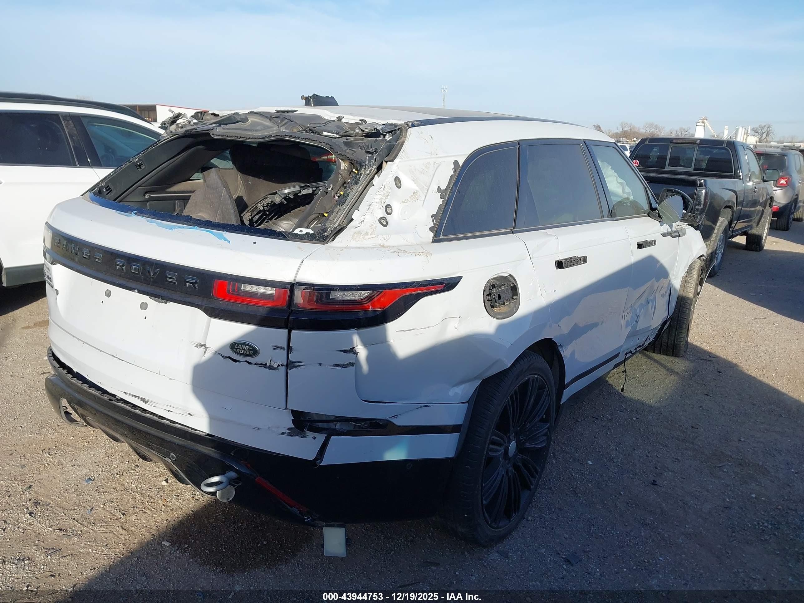 LAND ROVER image 4