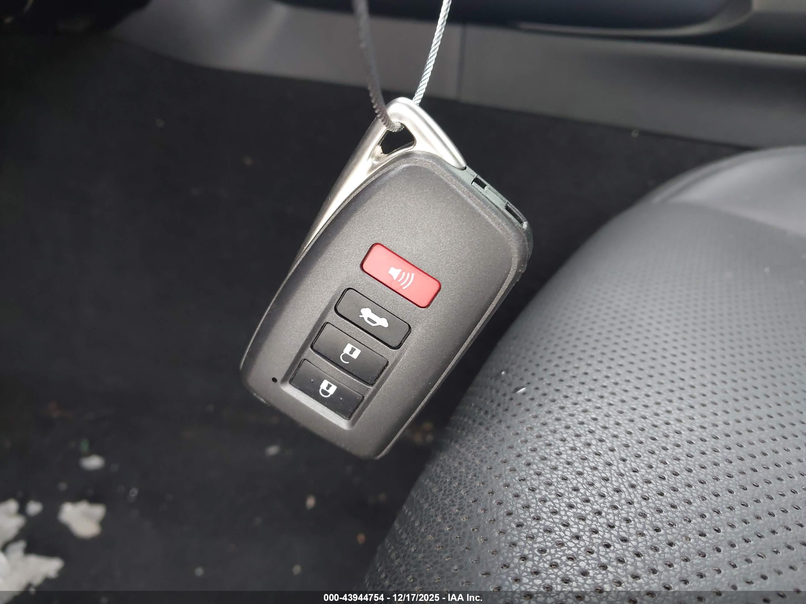 LEXUS IS image 11