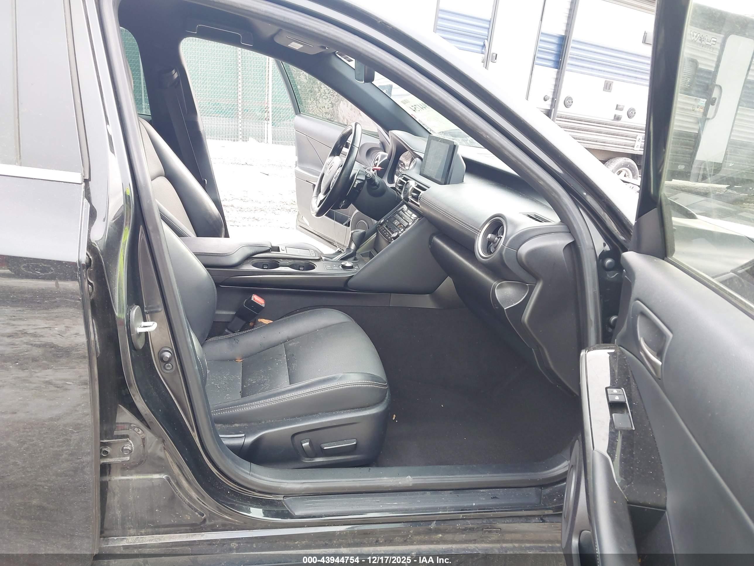 LEXUS IS image 5