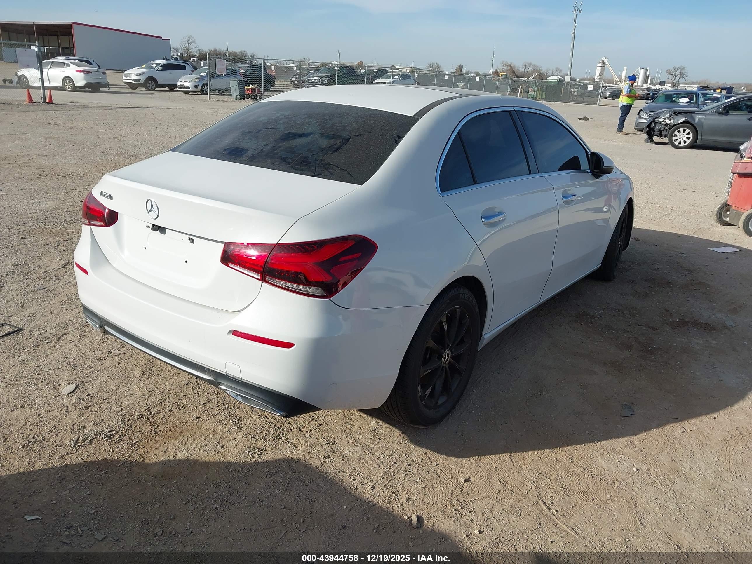MERCEDES-BENZ A image 4