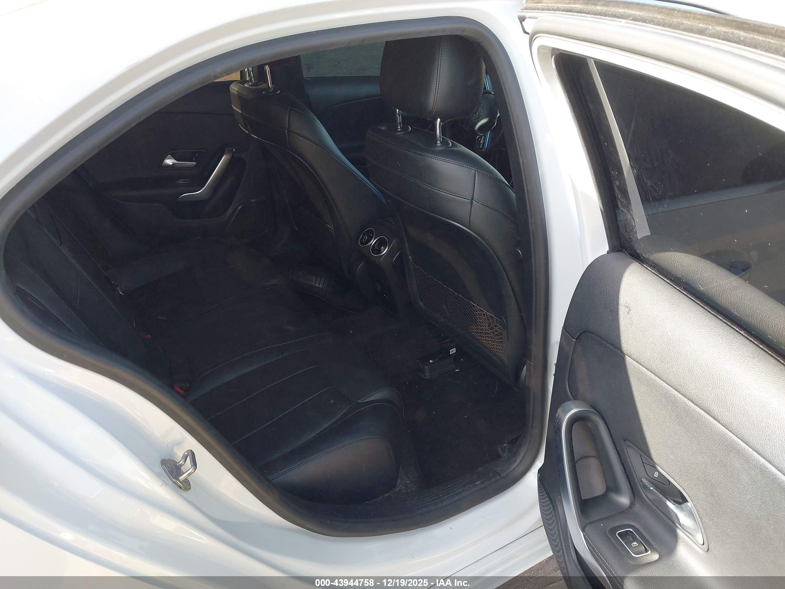 MERCEDES-BENZ A image 8