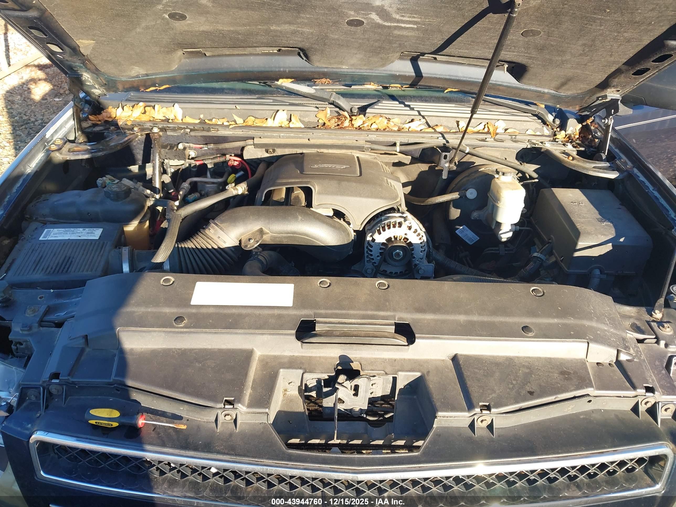 CHEVROLET SUBURBAN image 10