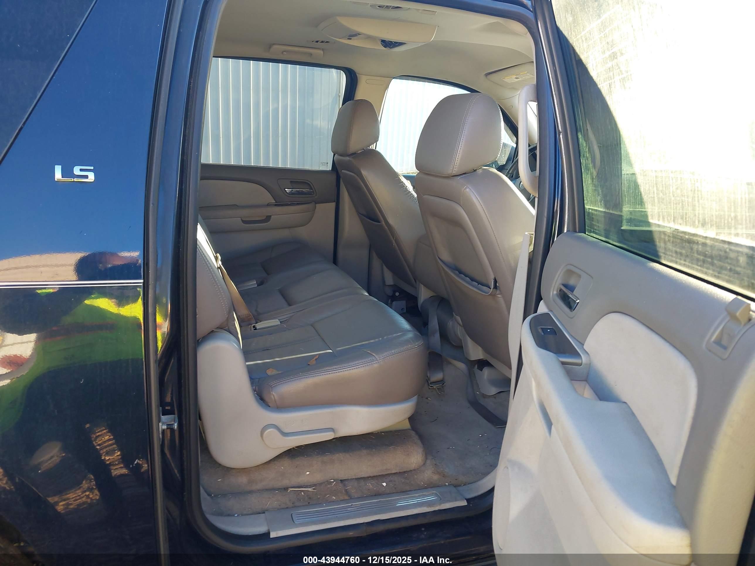 CHEVROLET SUBURBAN image 8