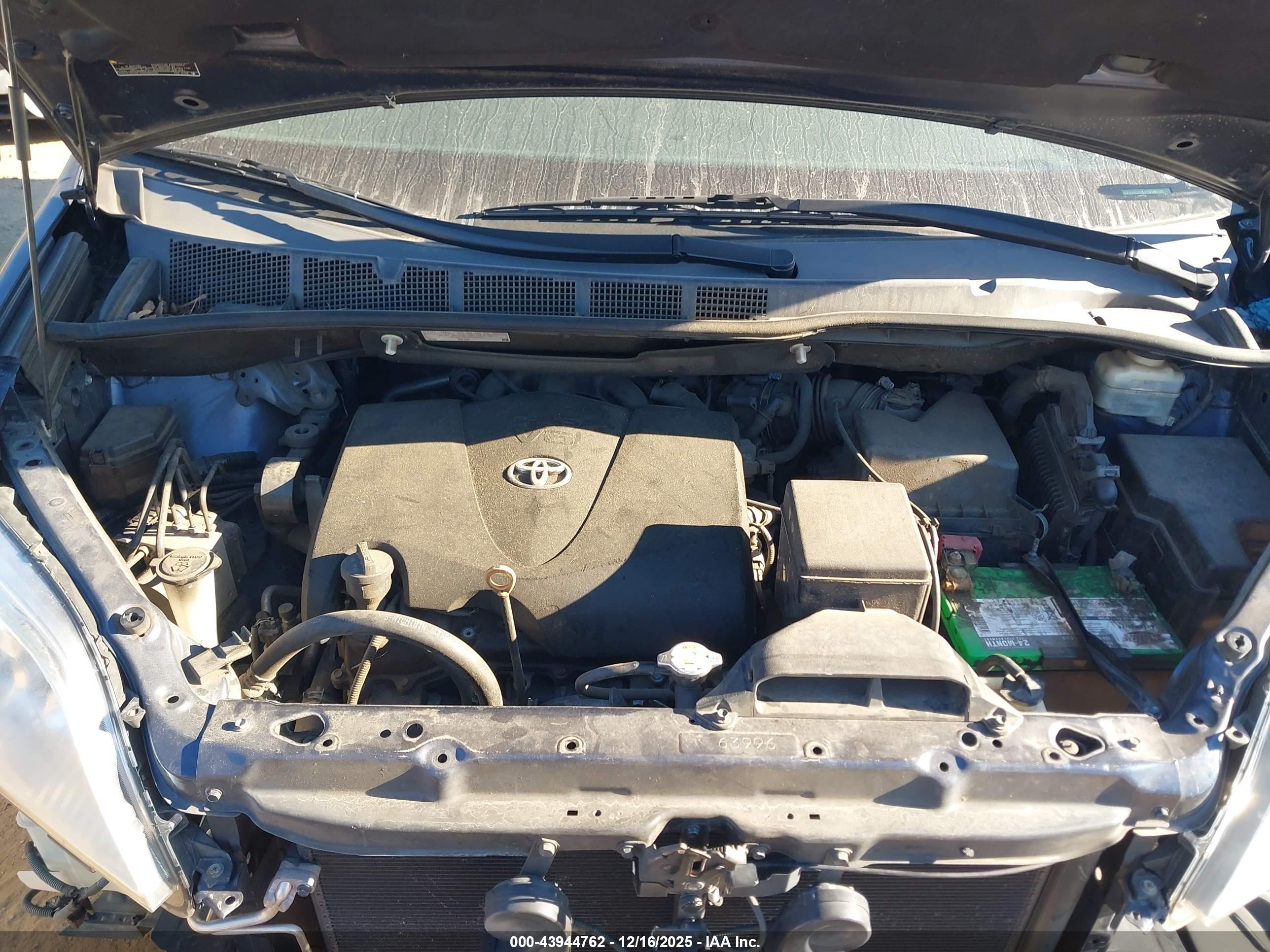TOYOTA SIENNA image 10