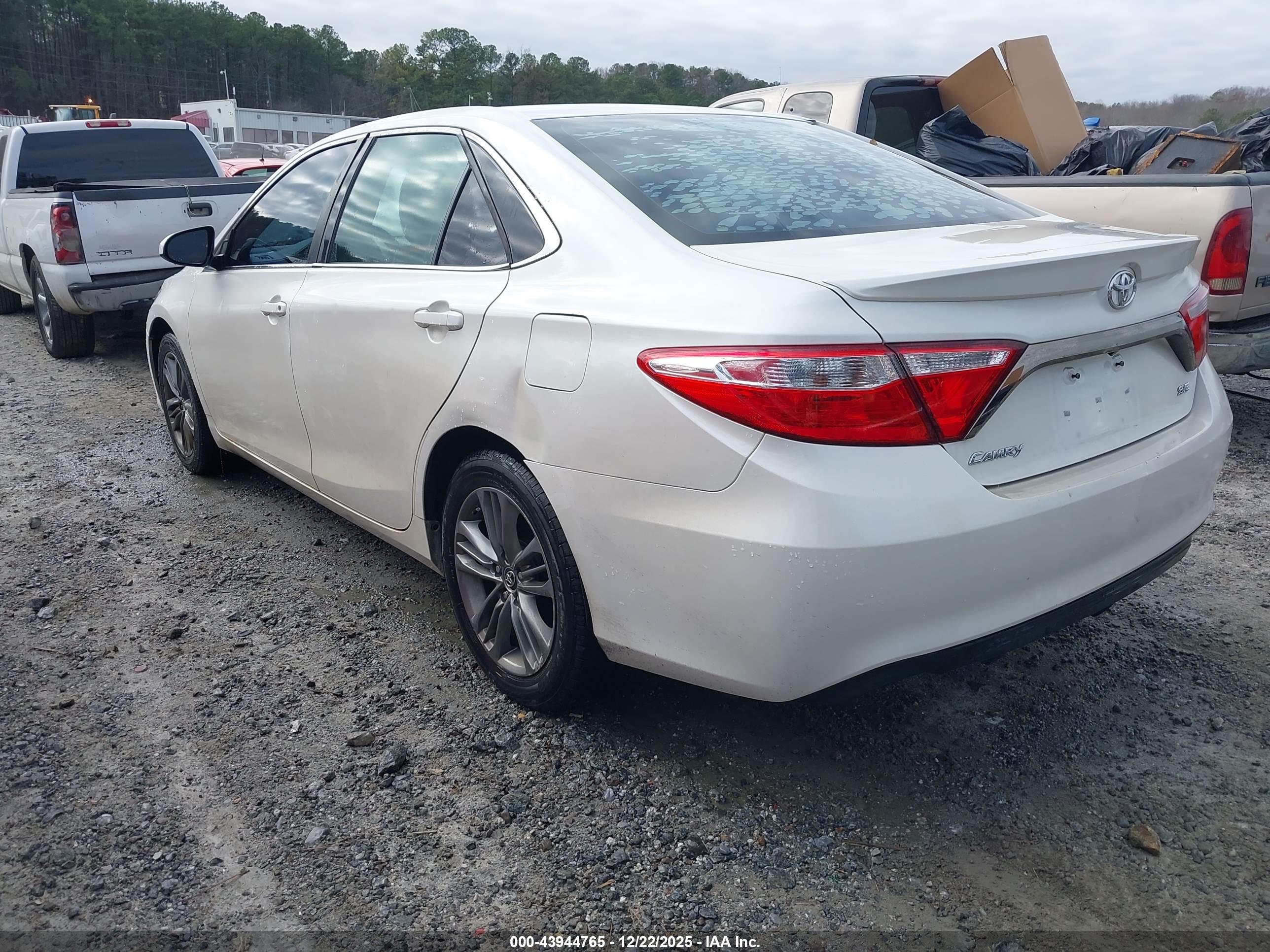TOYOTA CAMRY image 3