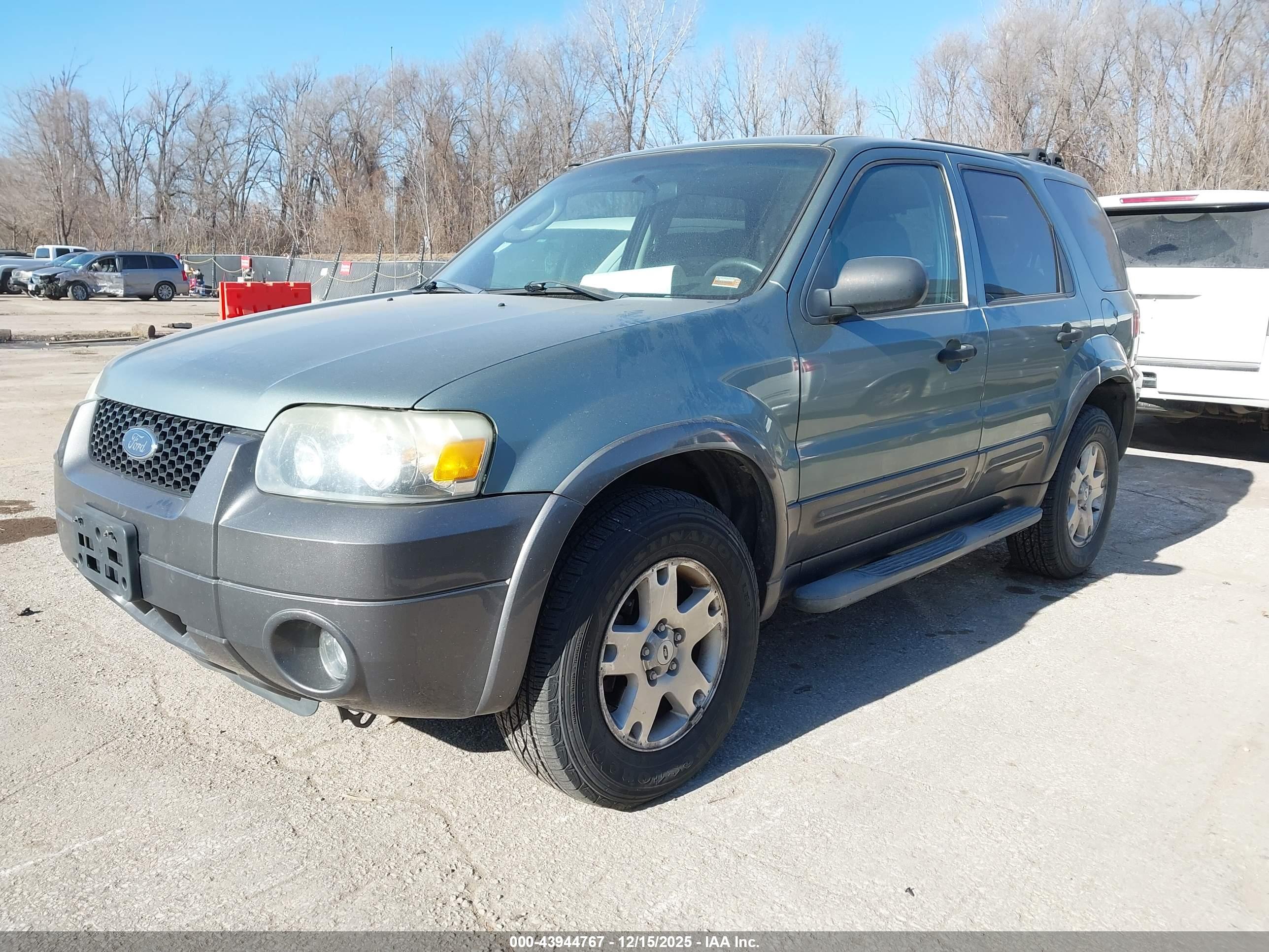 FORD ESCAPE image 2