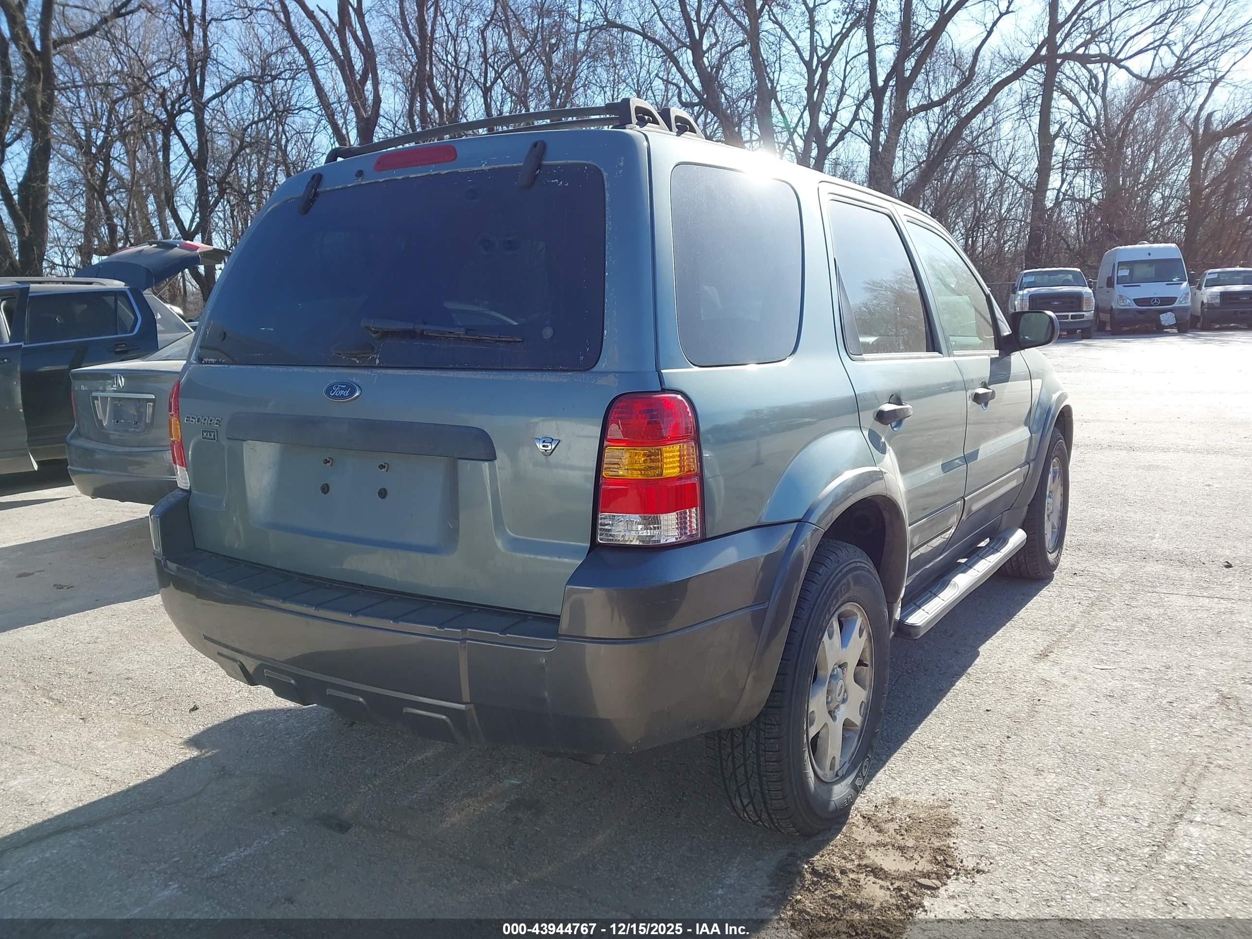 FORD ESCAPE image 4