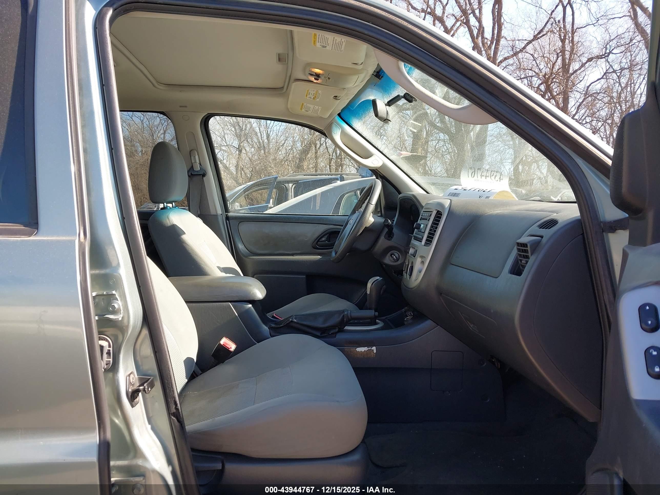 FORD ESCAPE image 5
