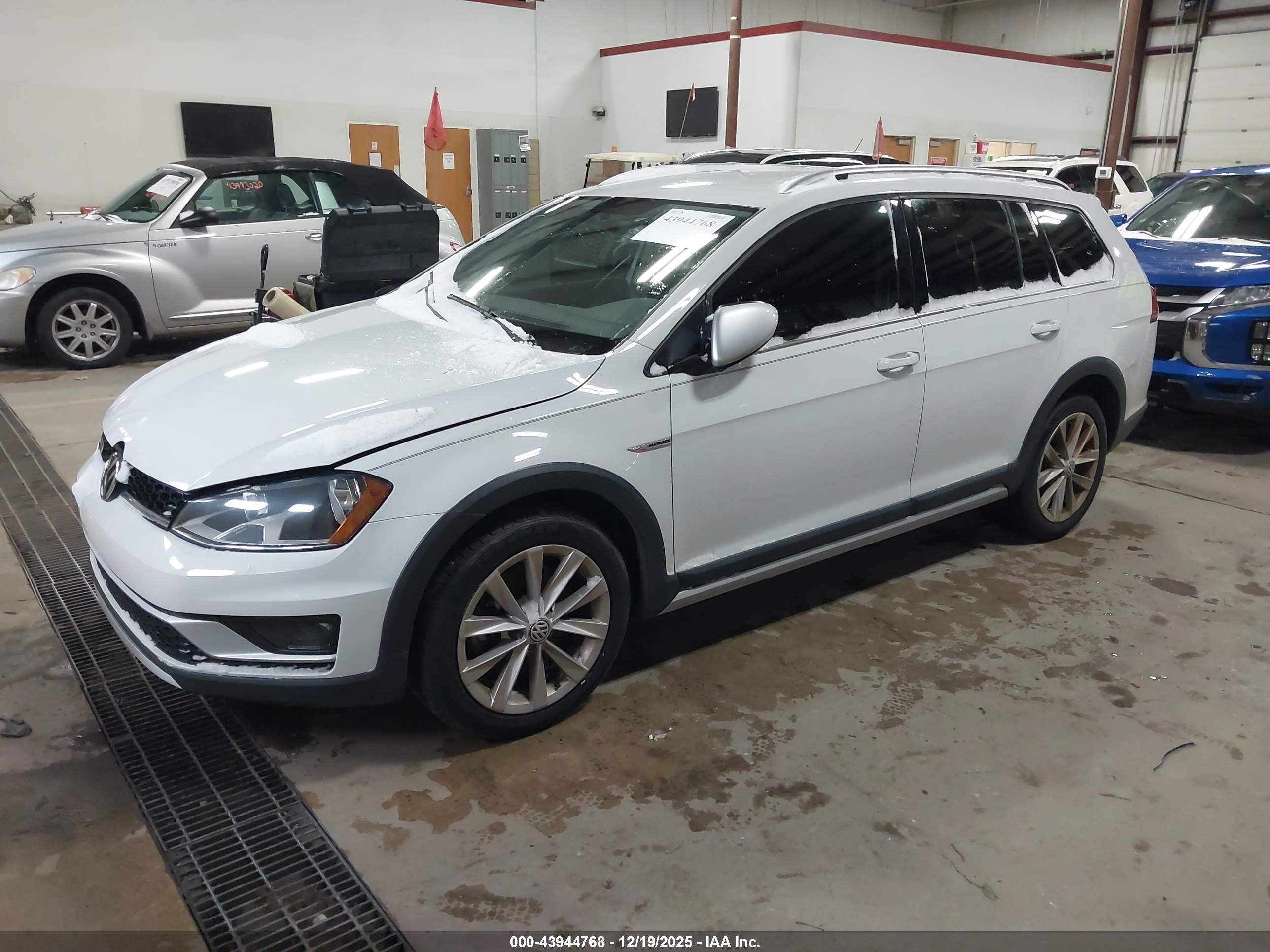 VOLKSWAGEN GOLF image 2