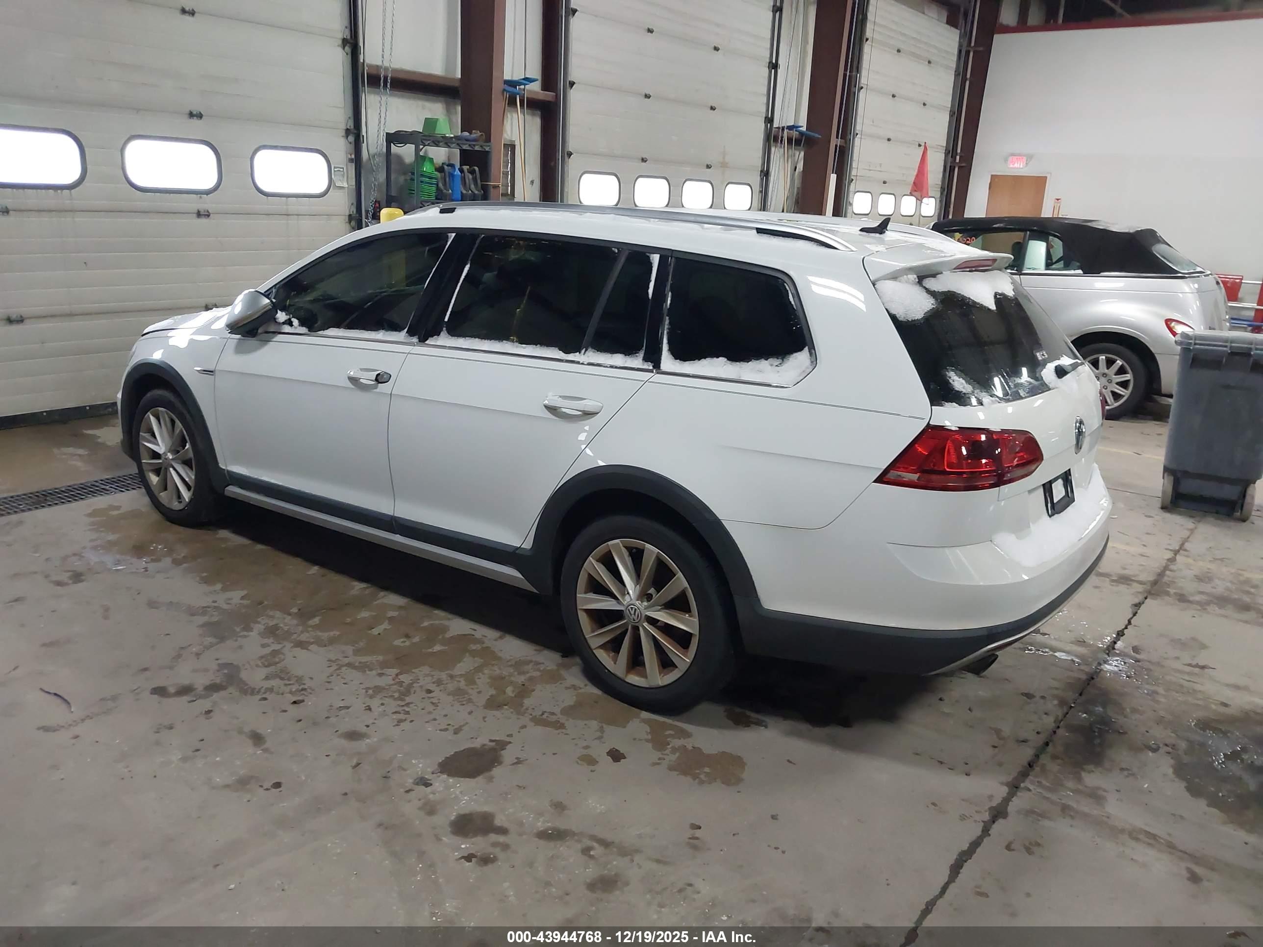 VOLKSWAGEN GOLF image 3