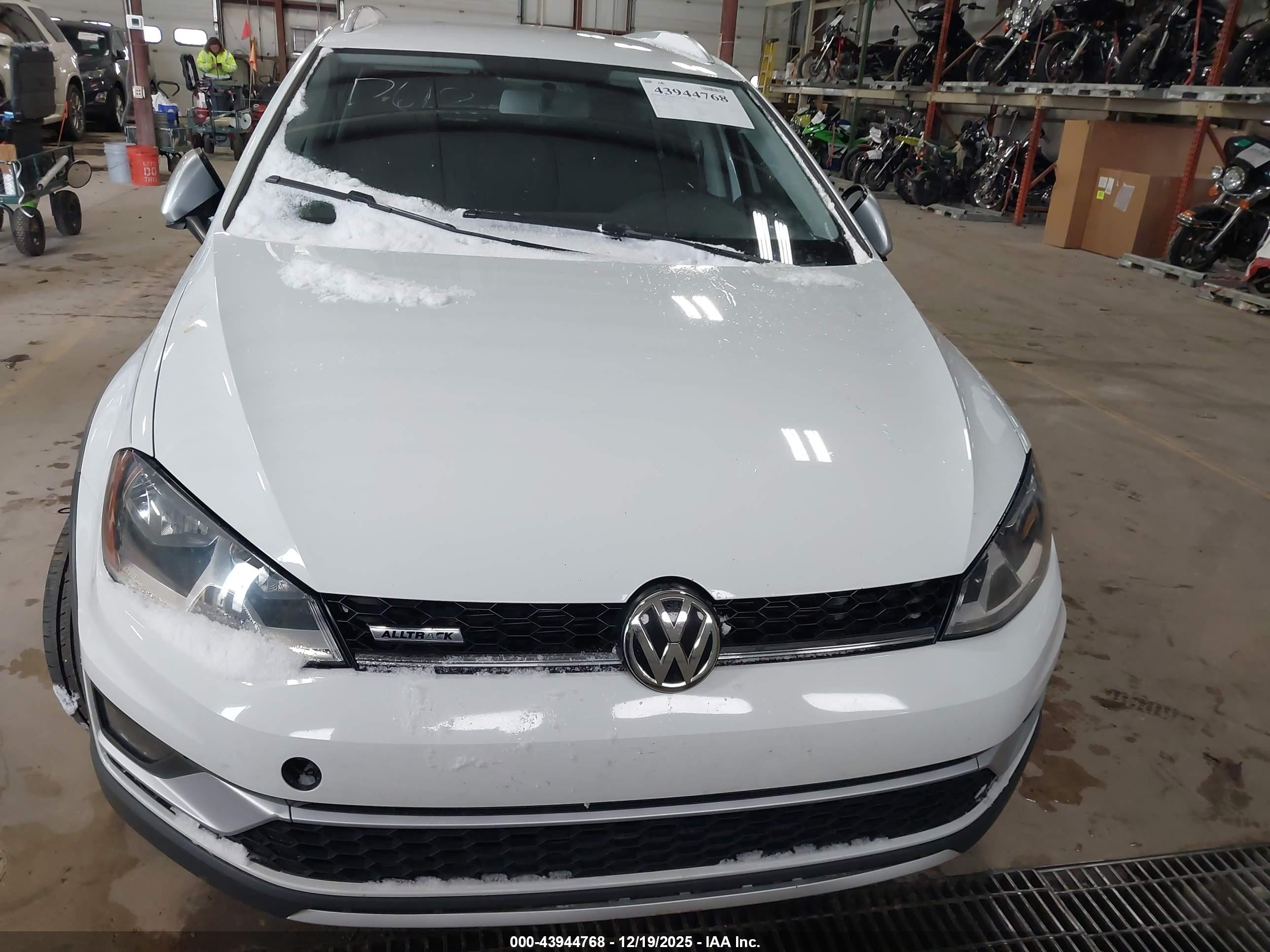 VOLKSWAGEN GOLF image 6
