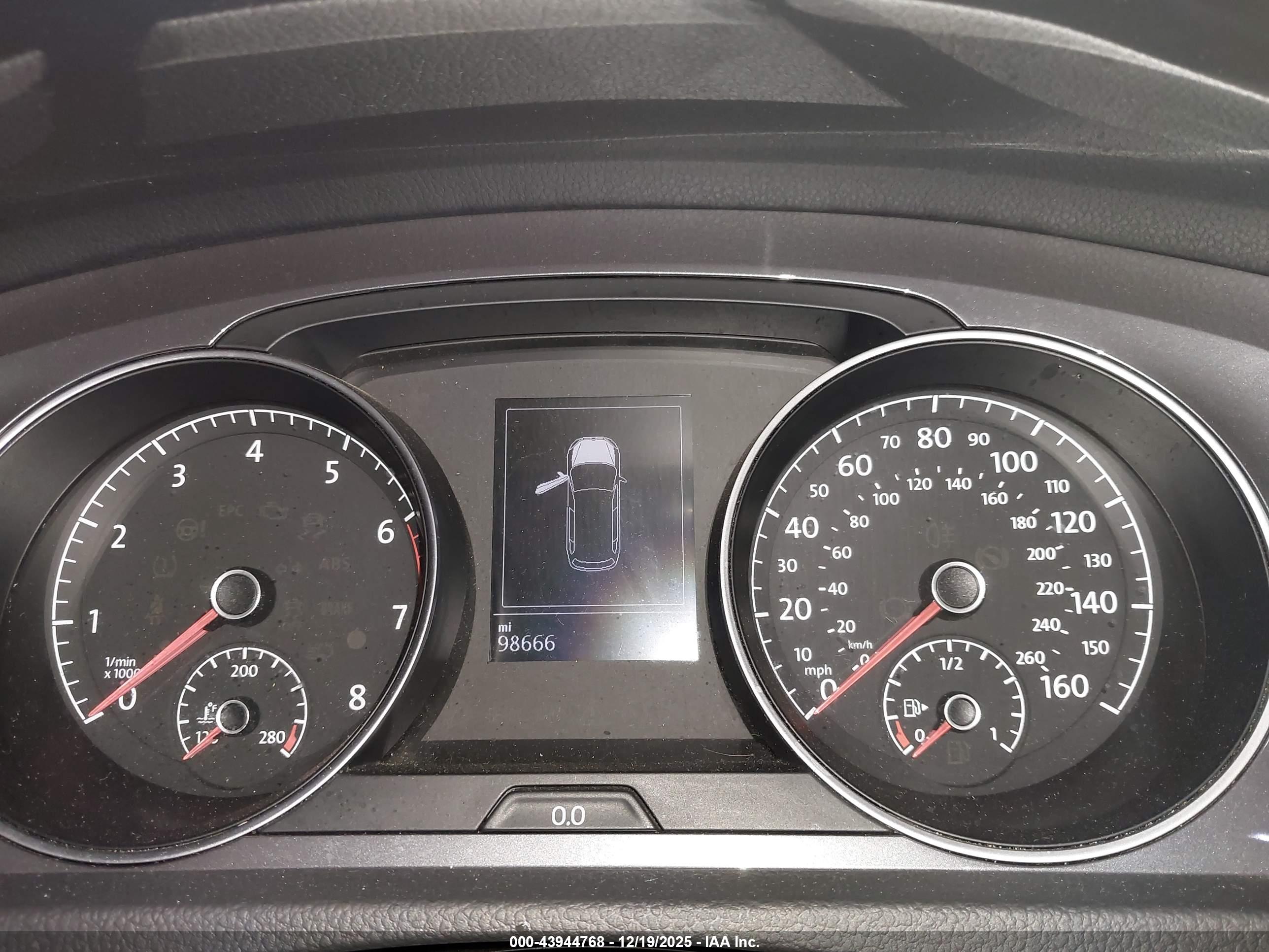 VOLKSWAGEN GOLF image 7