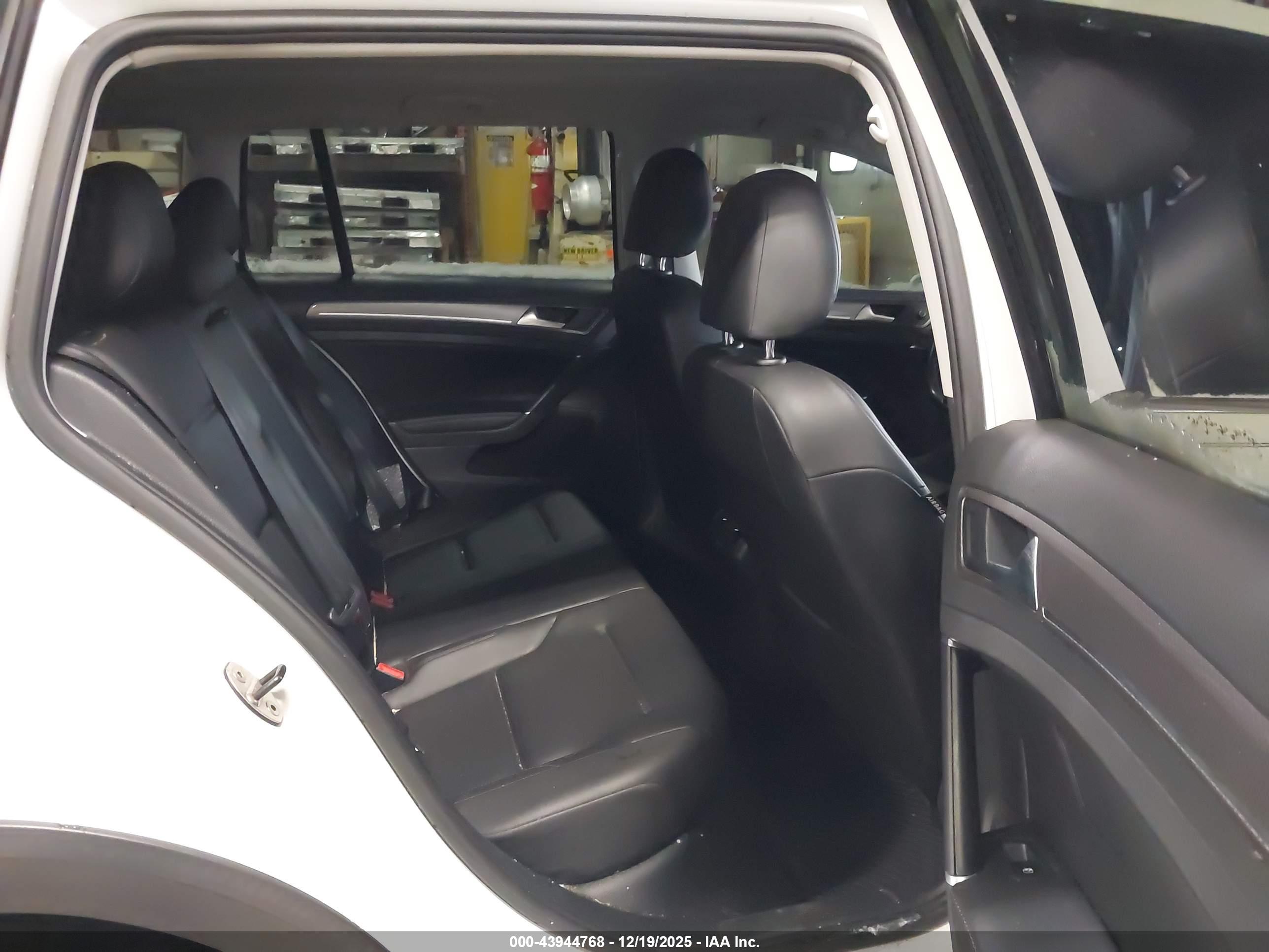 VOLKSWAGEN GOLF image 8