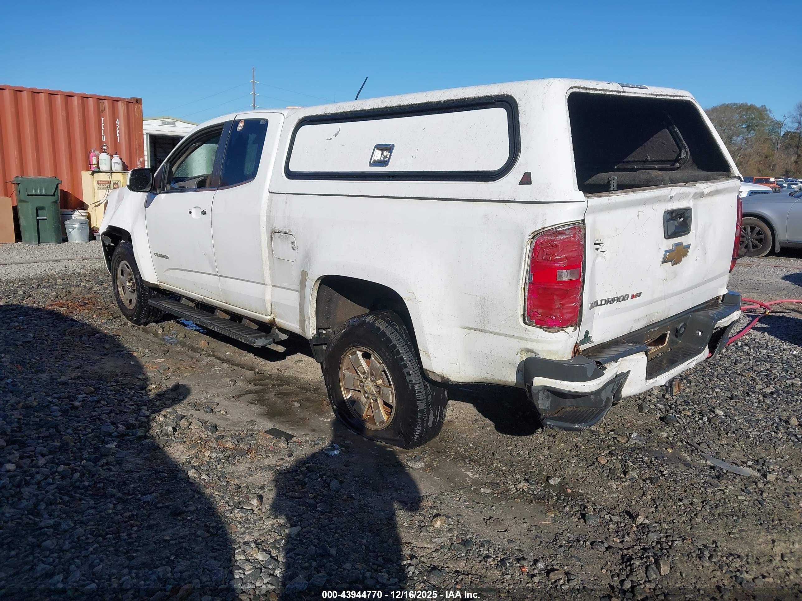 CHEVROLET COLORADO image 3