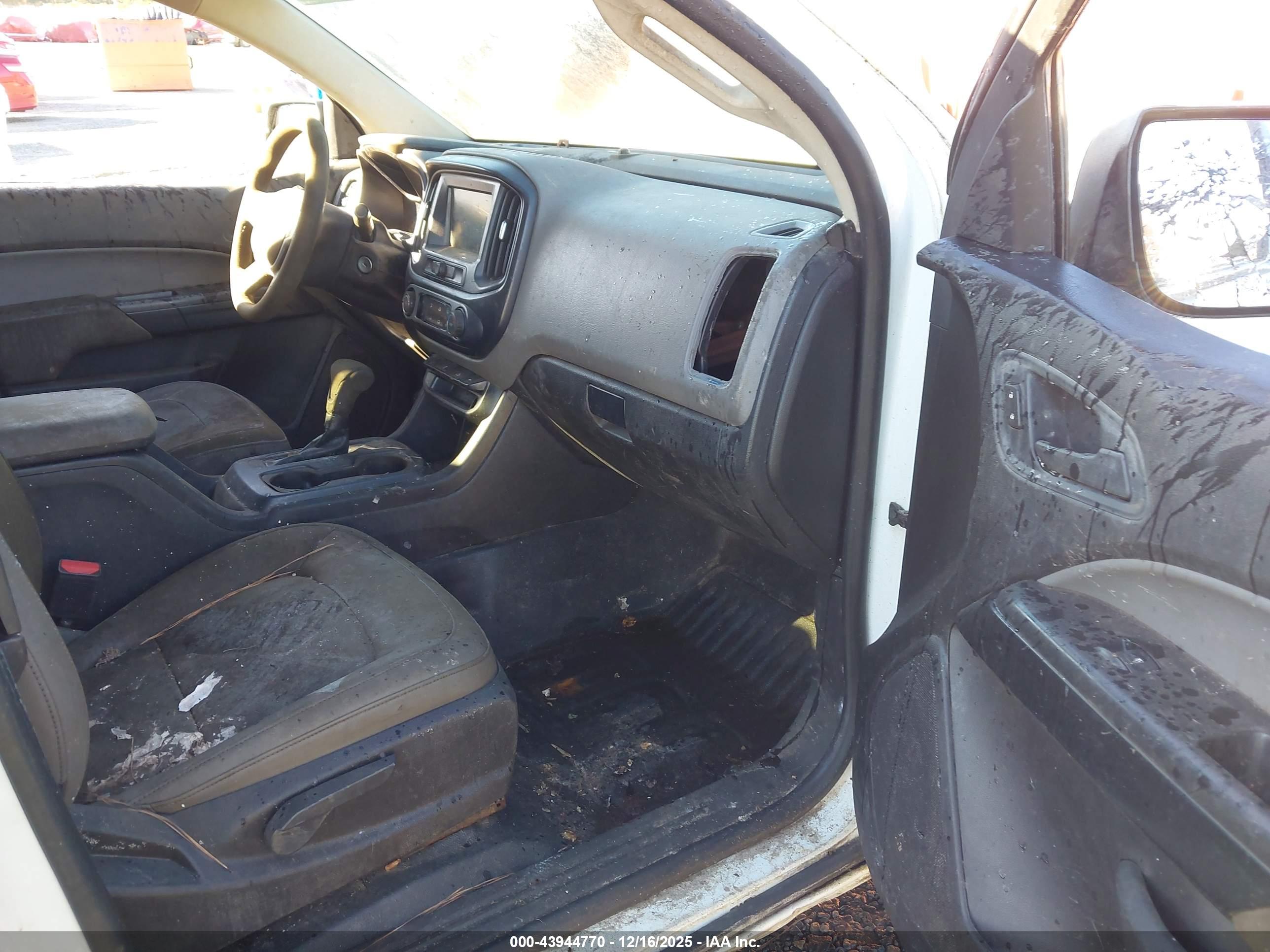 CHEVROLET COLORADO image 5
