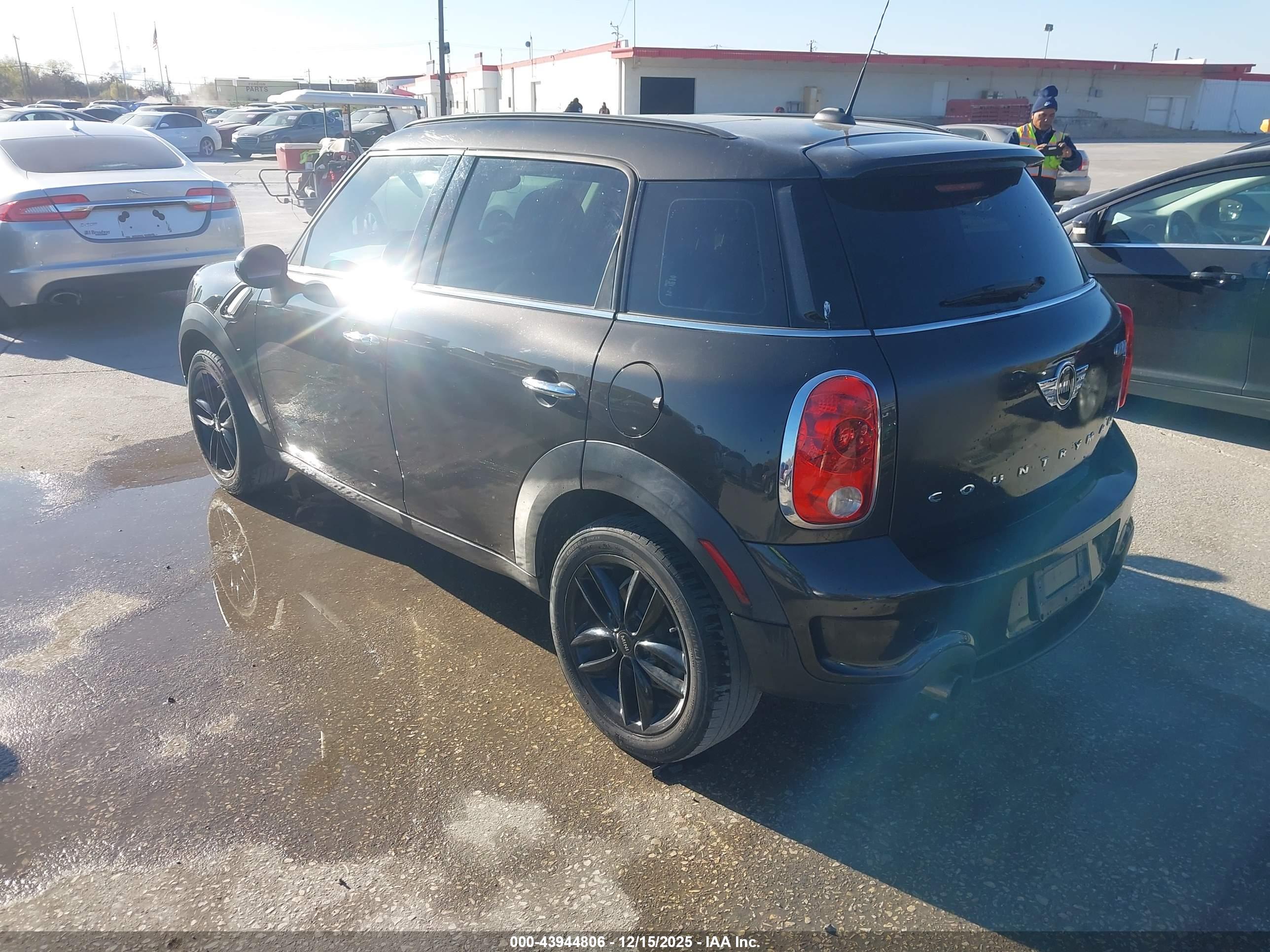 MINI COUNTRYMAN image 3