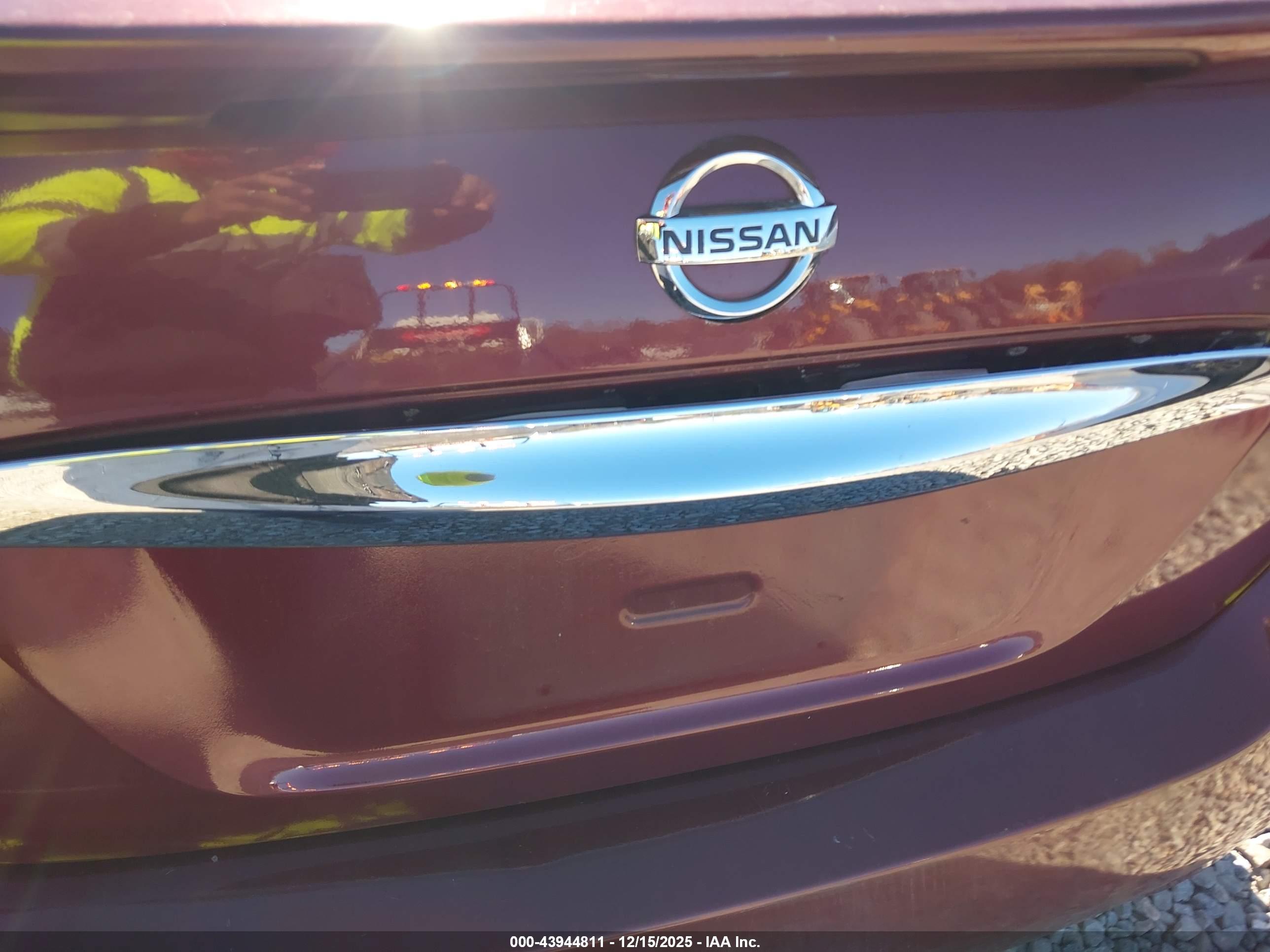 NISSAN MAXIMA image 6
