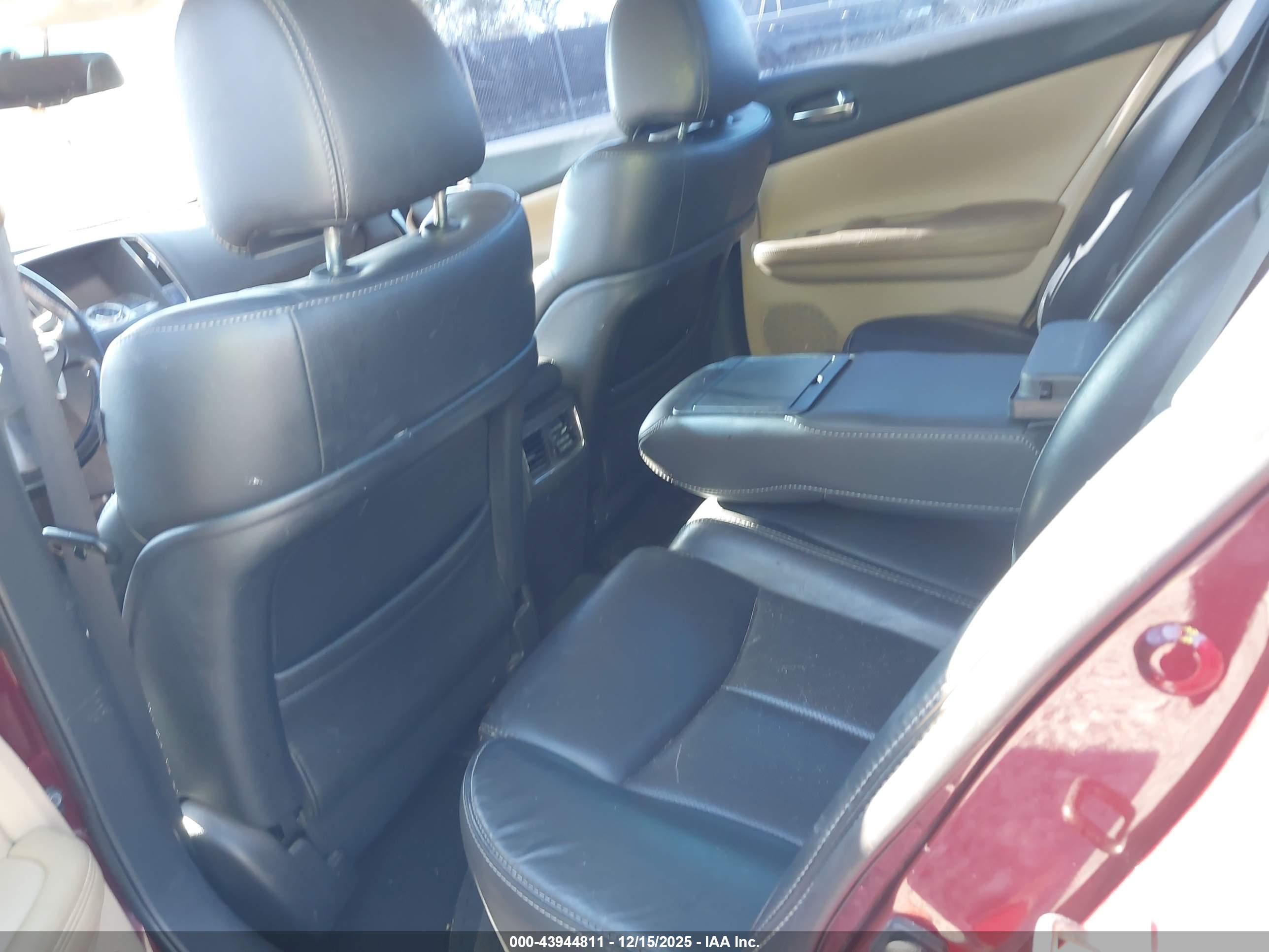 NISSAN MAXIMA image 8