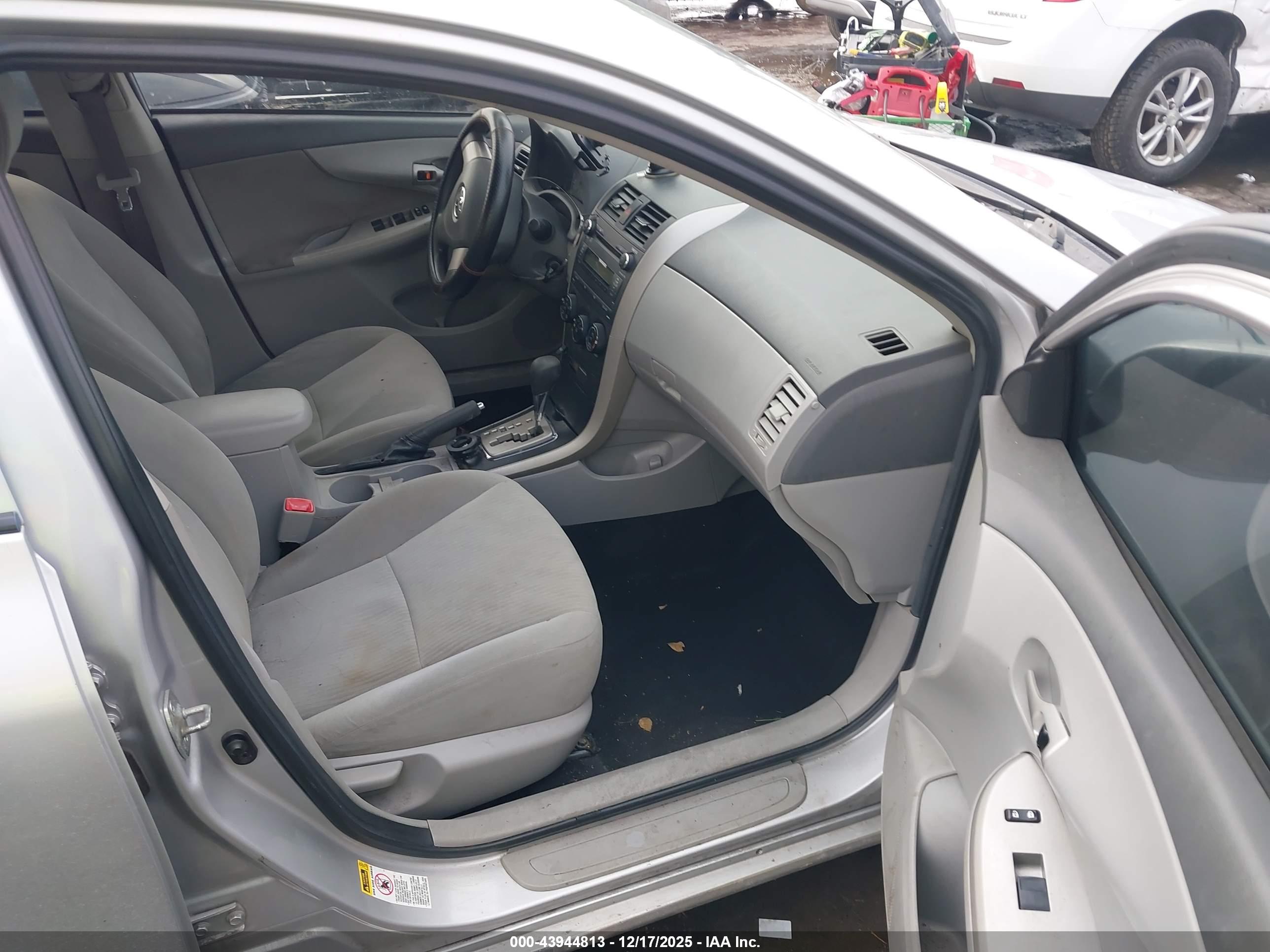 TOYOTA COROLLA image 5