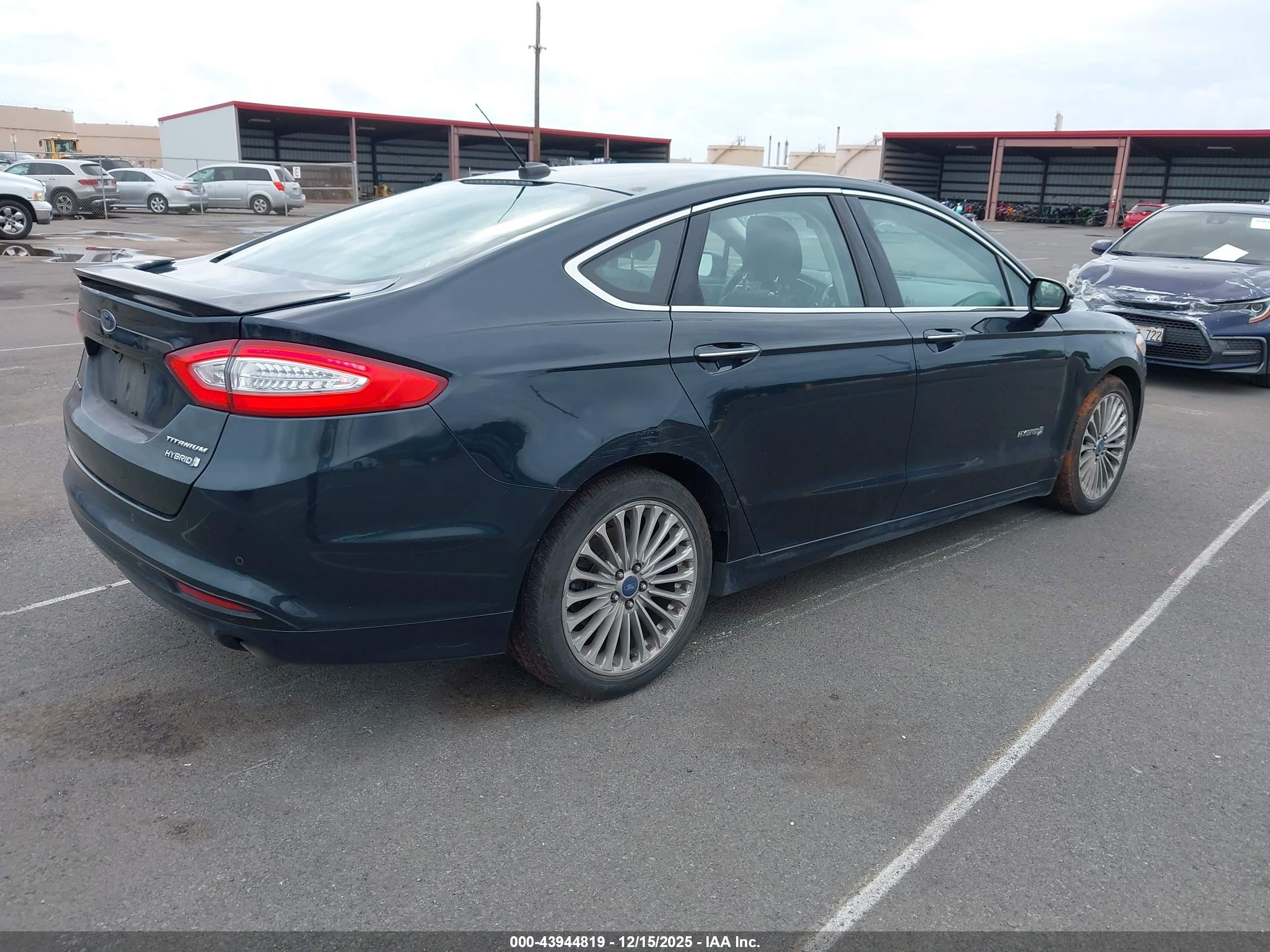 FORD FUSION image 4