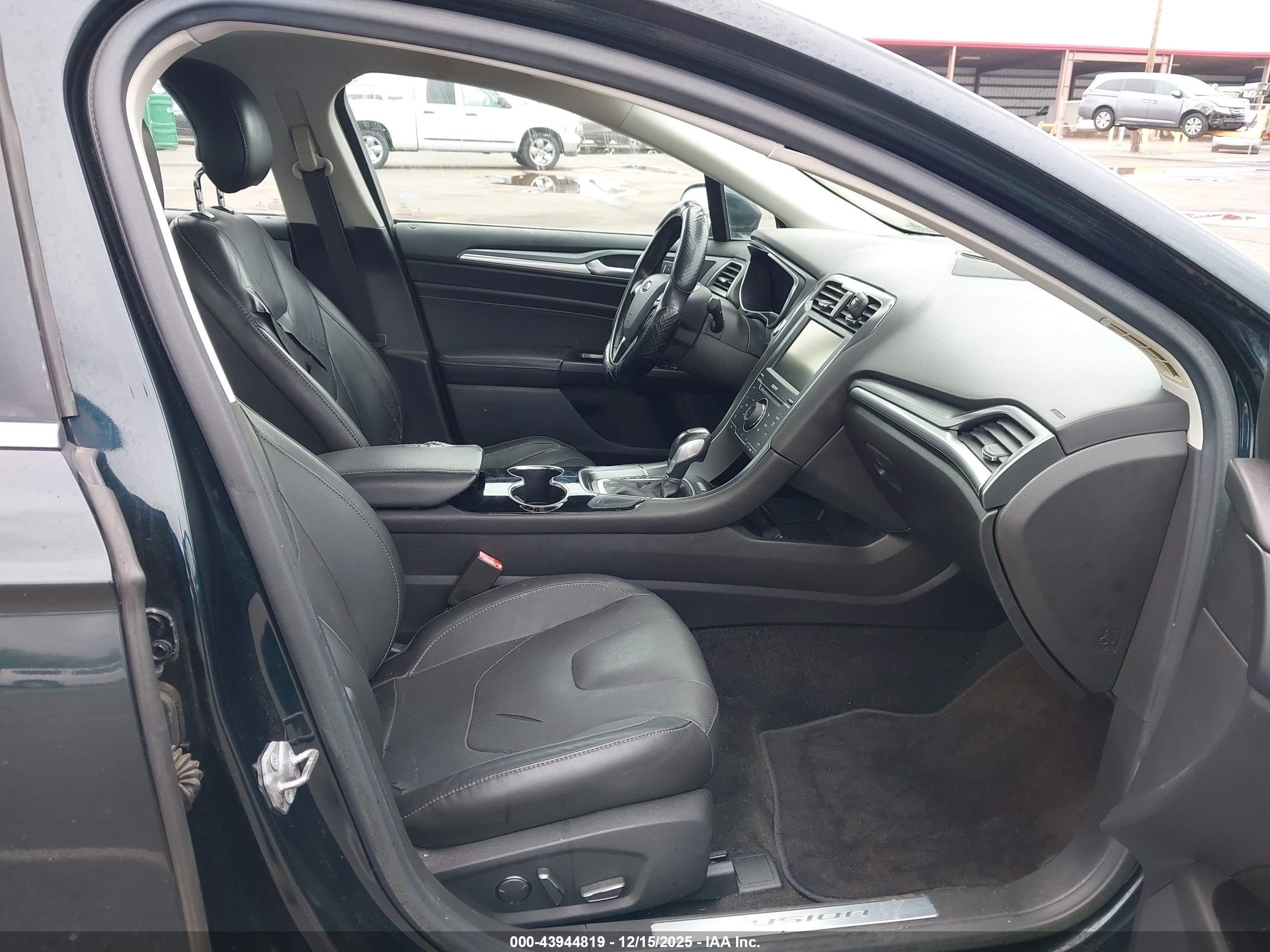 FORD FUSION image 5