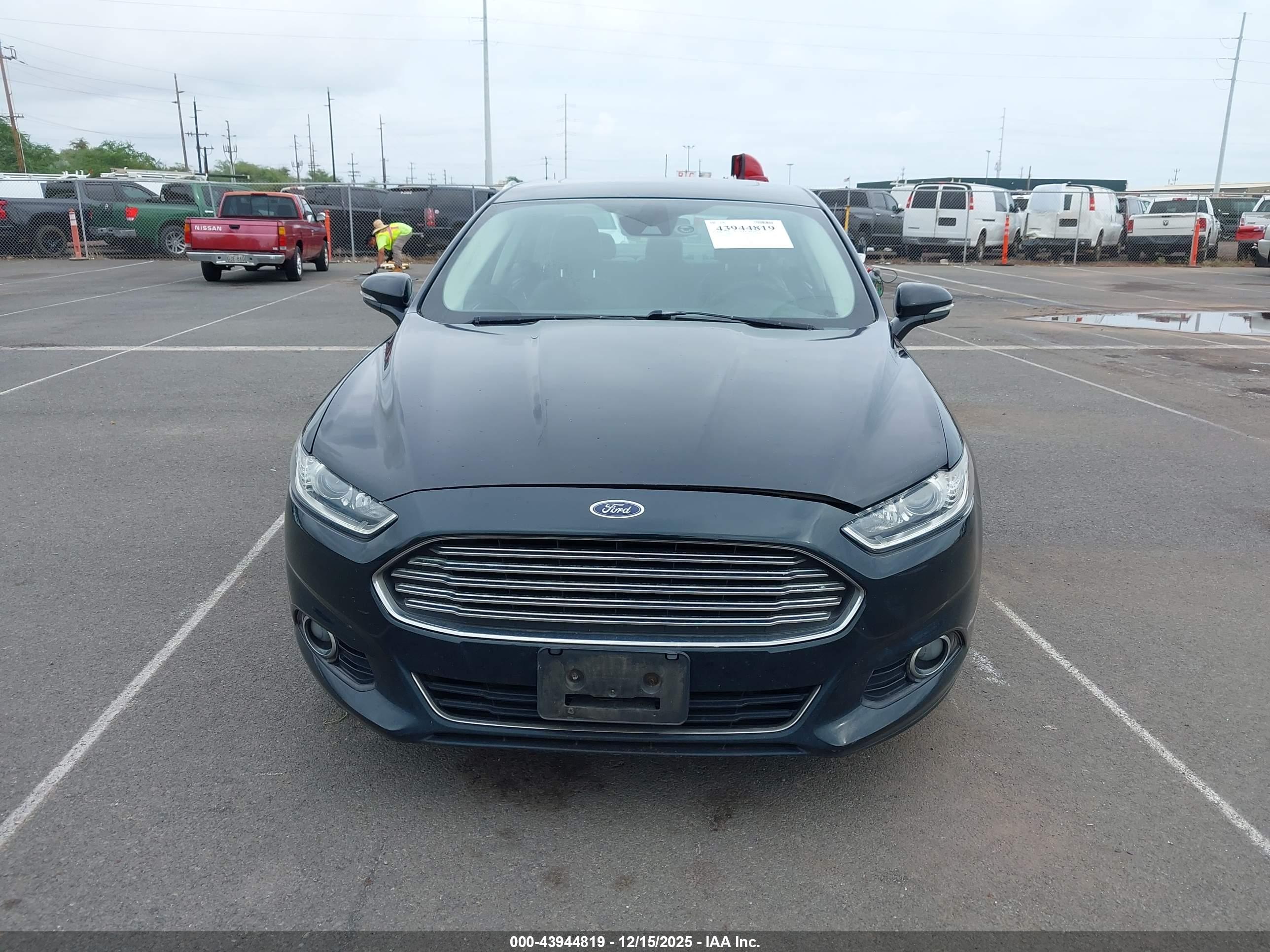 FORD FUSION image 6
