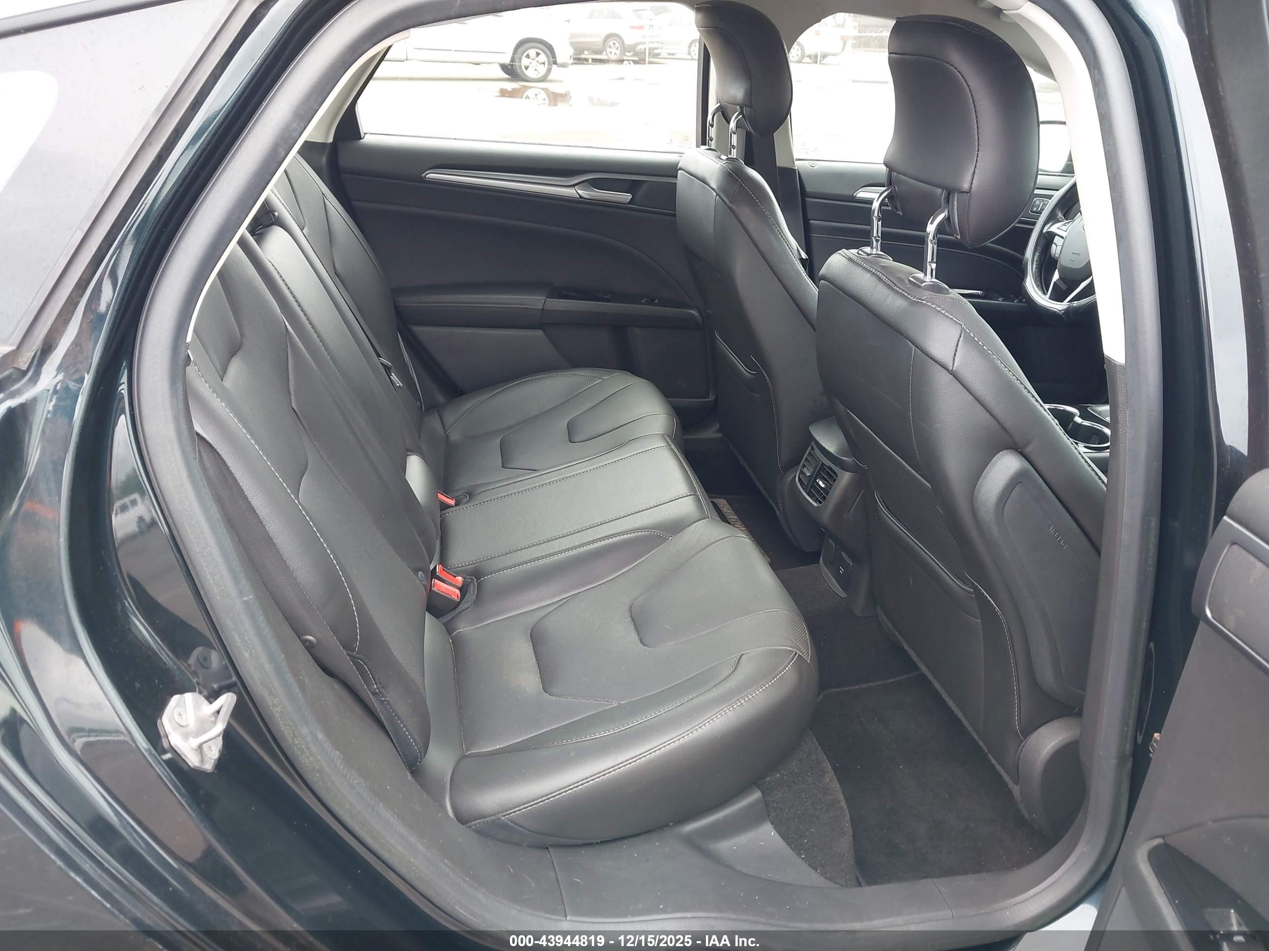 FORD FUSION image 8