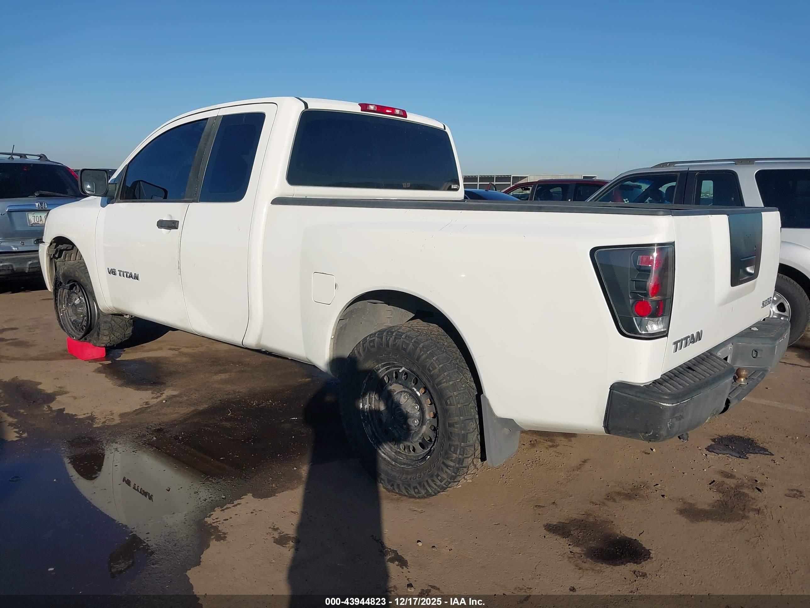 NISSAN TITAN image 3