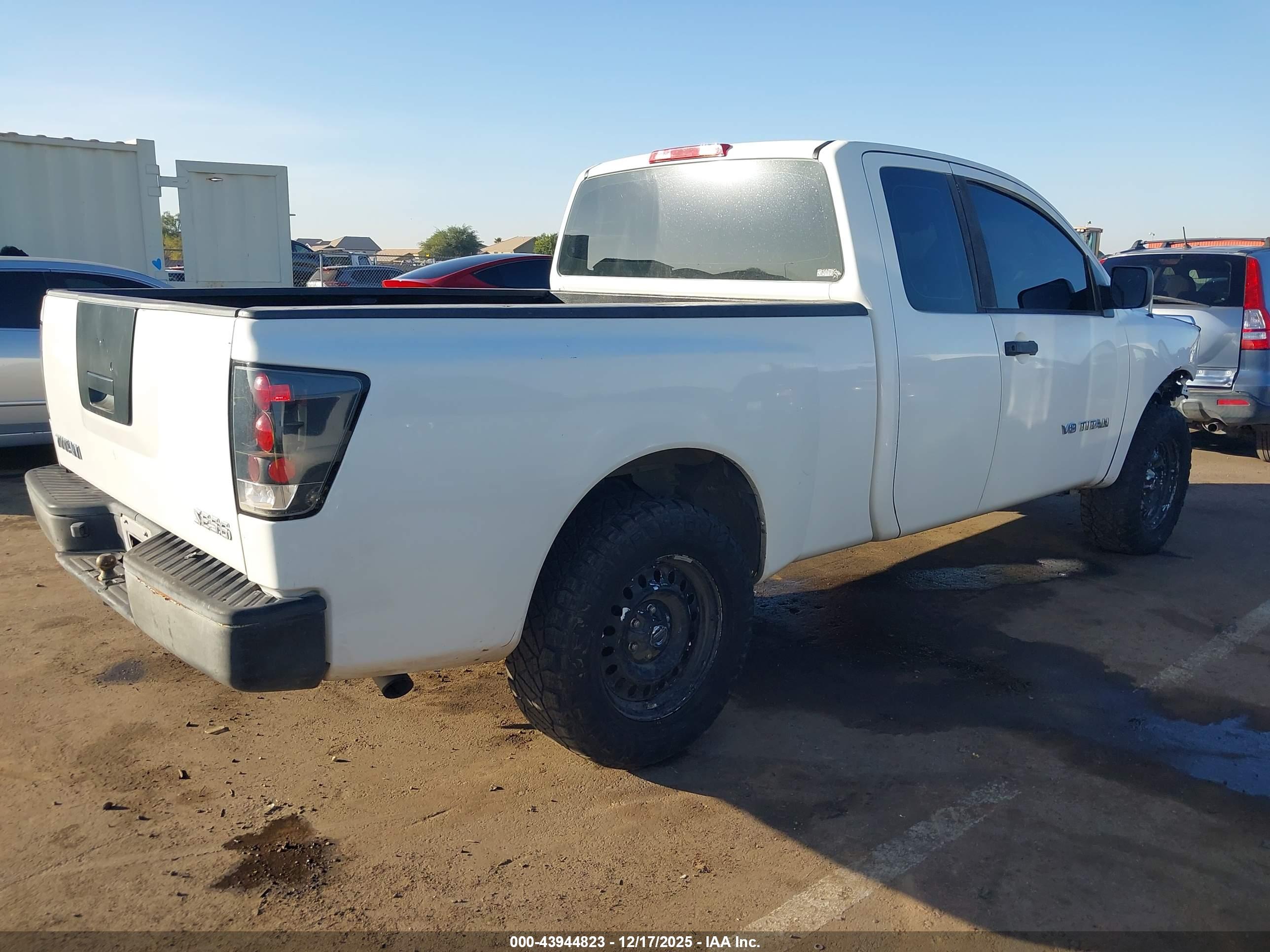 NISSAN TITAN image 4