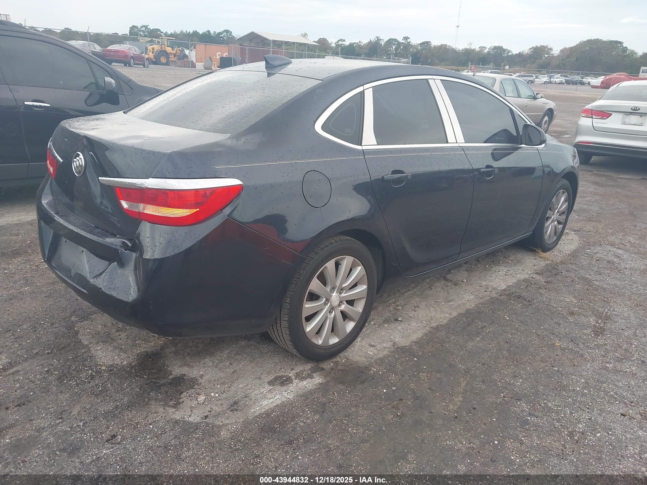 BUICK VERANO image 4