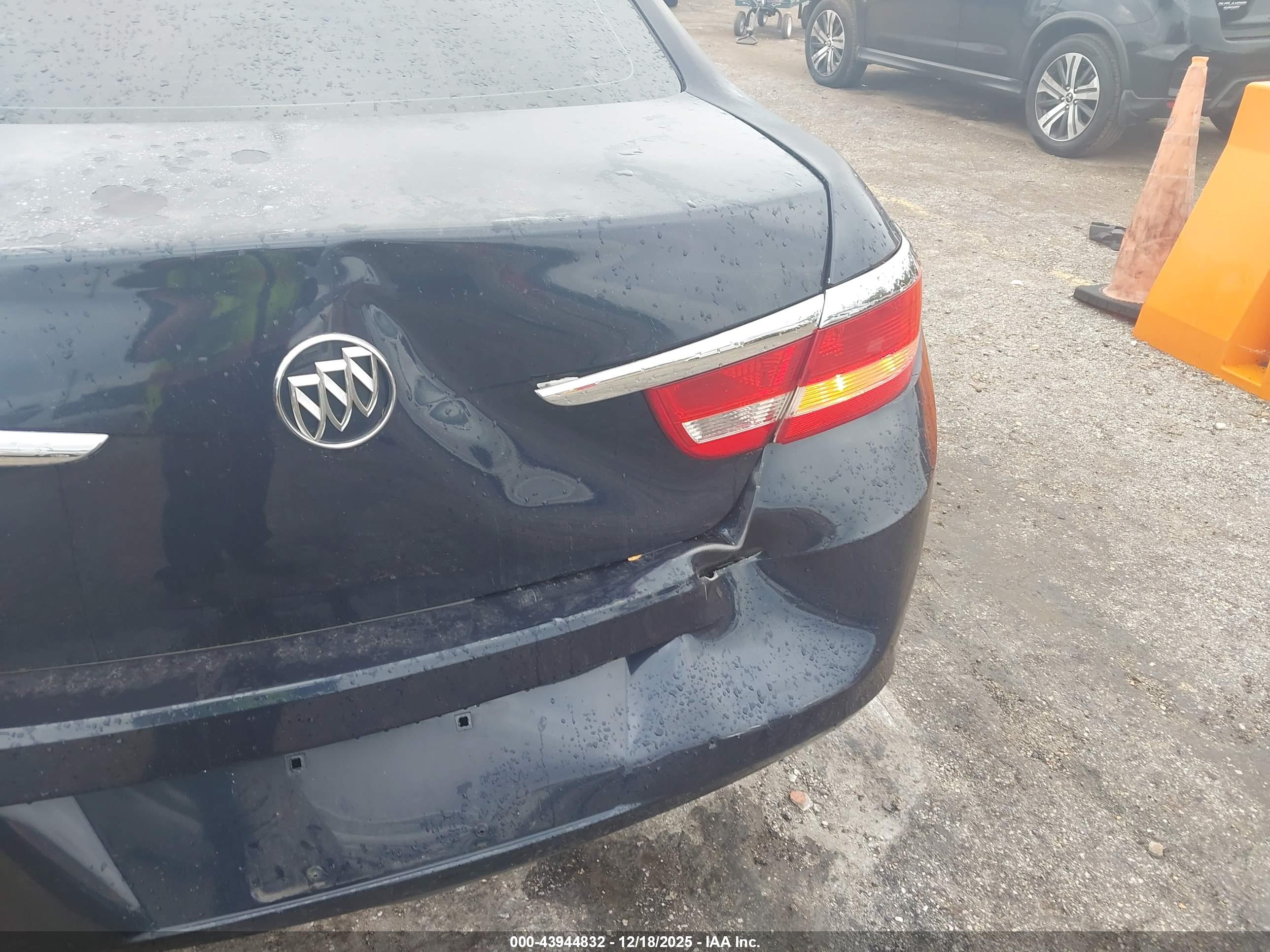 BUICK VERANO image 6