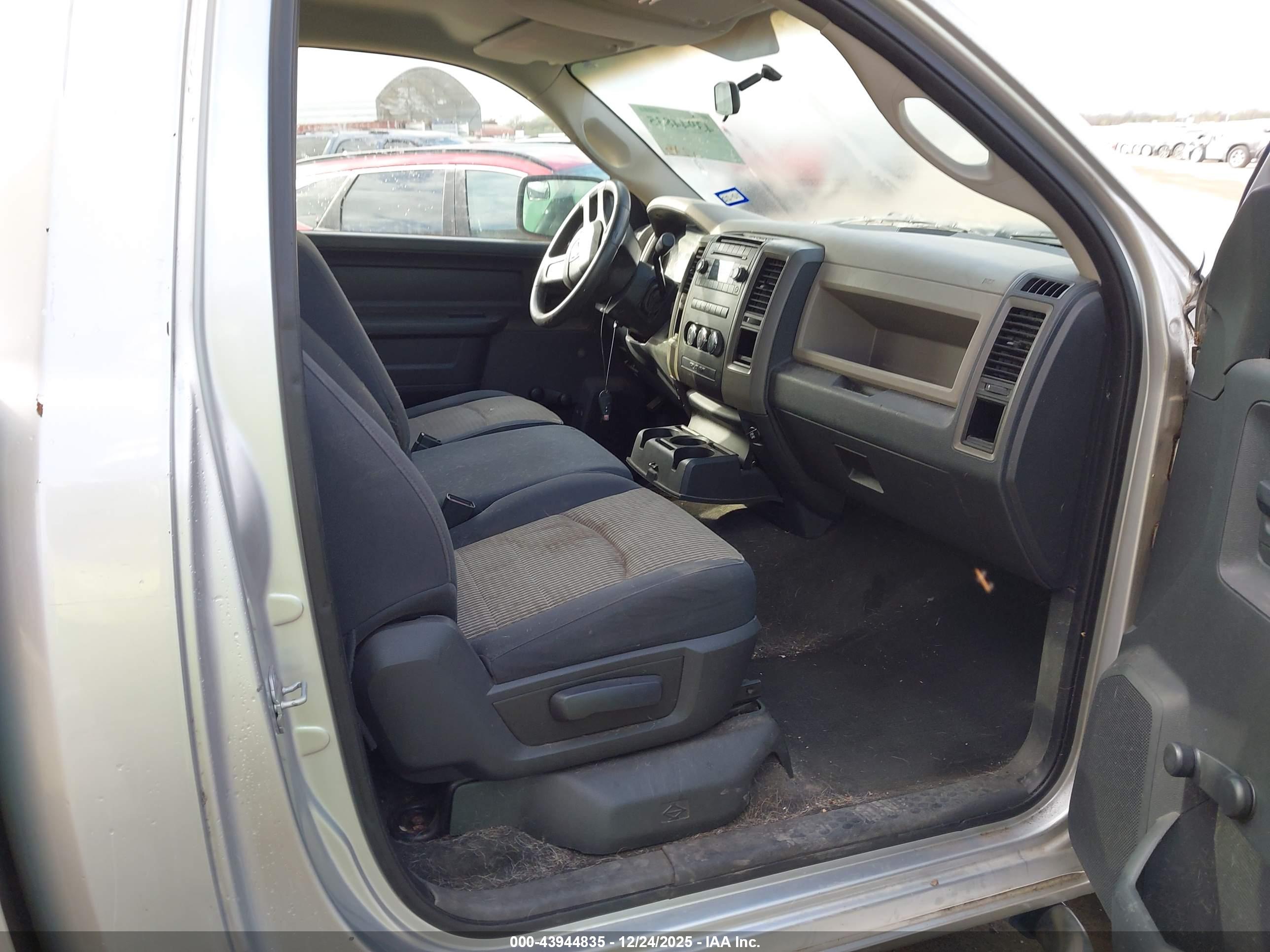 DODGE RAM image 5