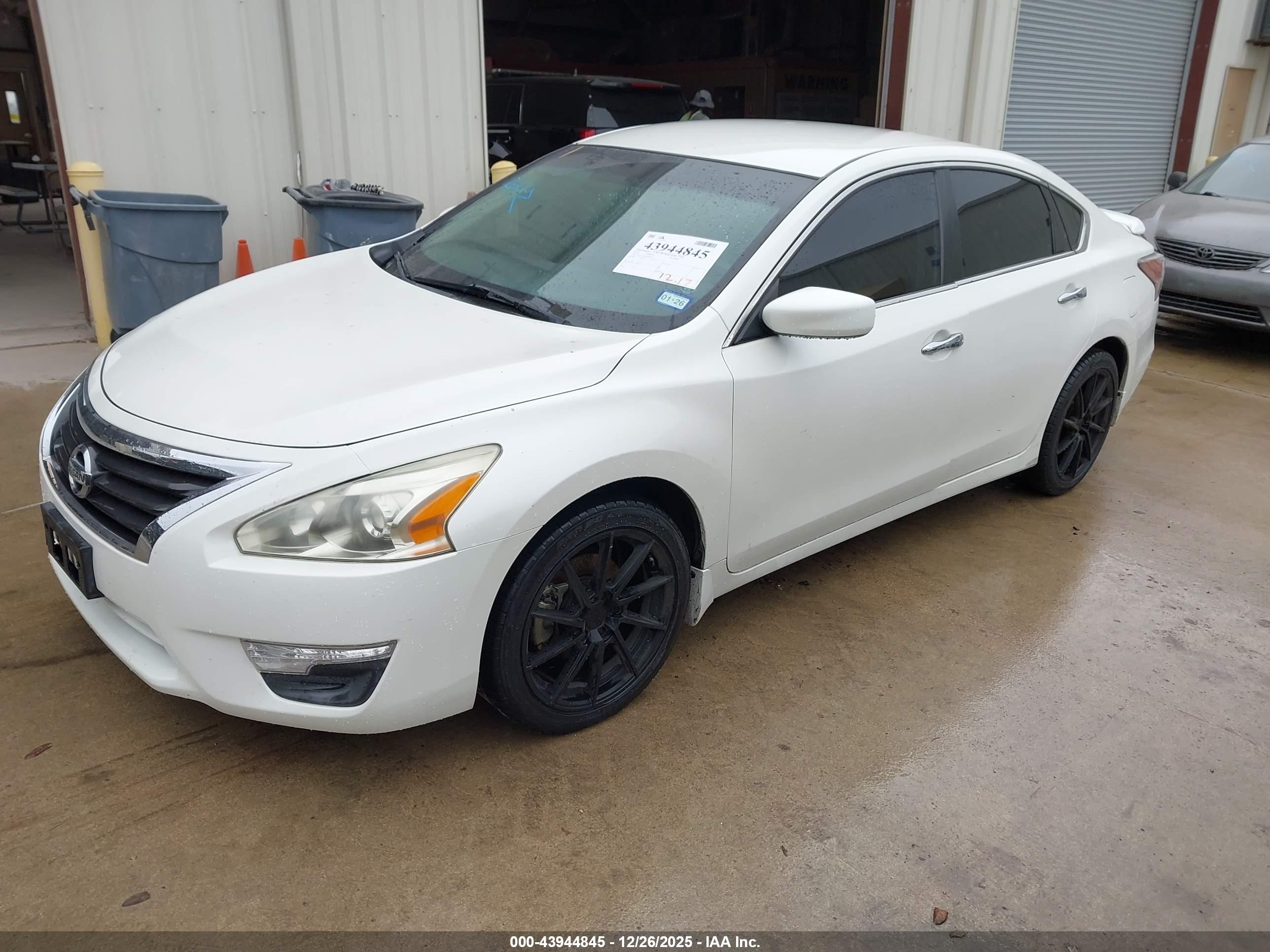 NISSAN ALTIMA image 2