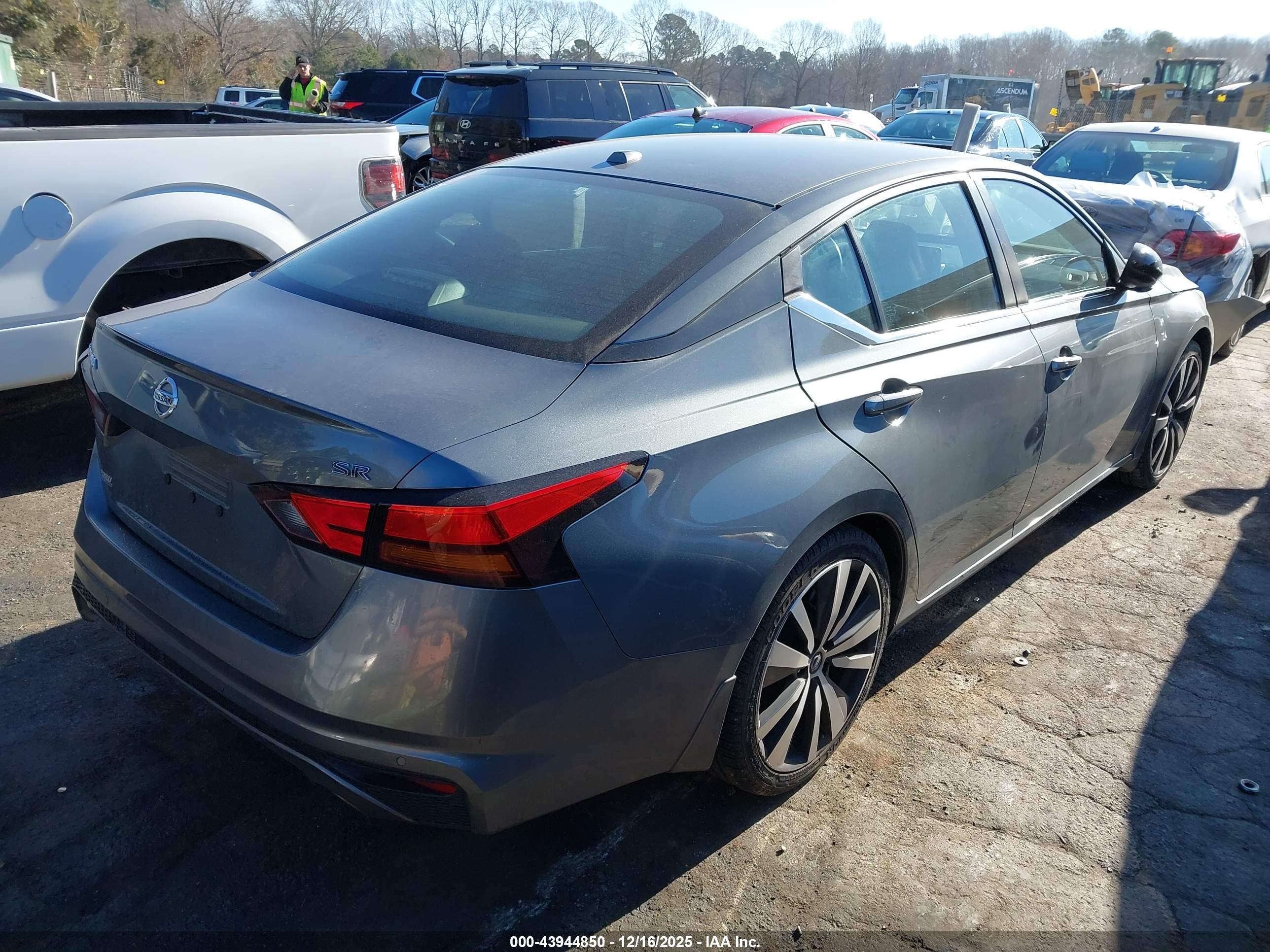 NISSAN ALTIMA image 4