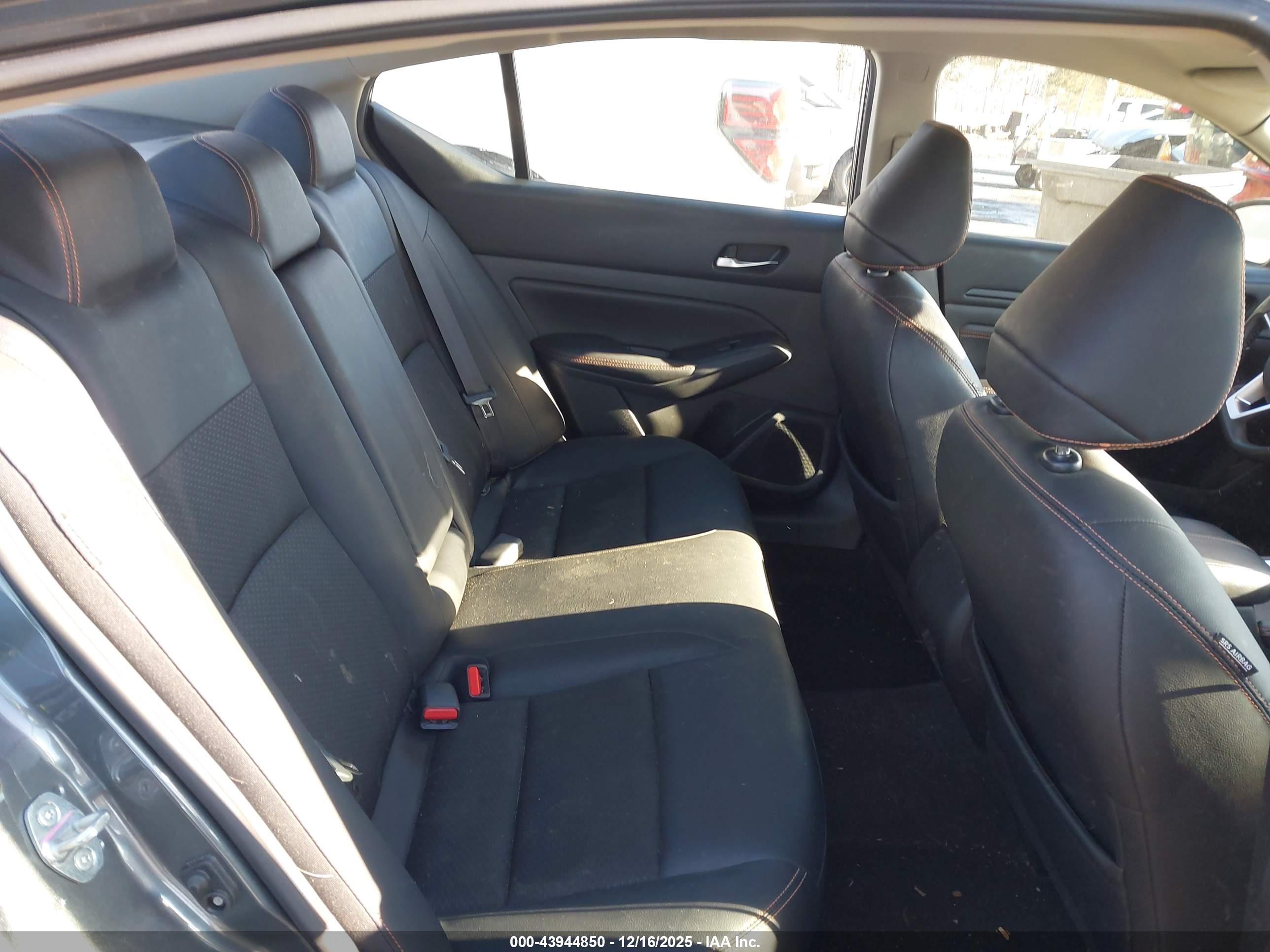 NISSAN ALTIMA image 8