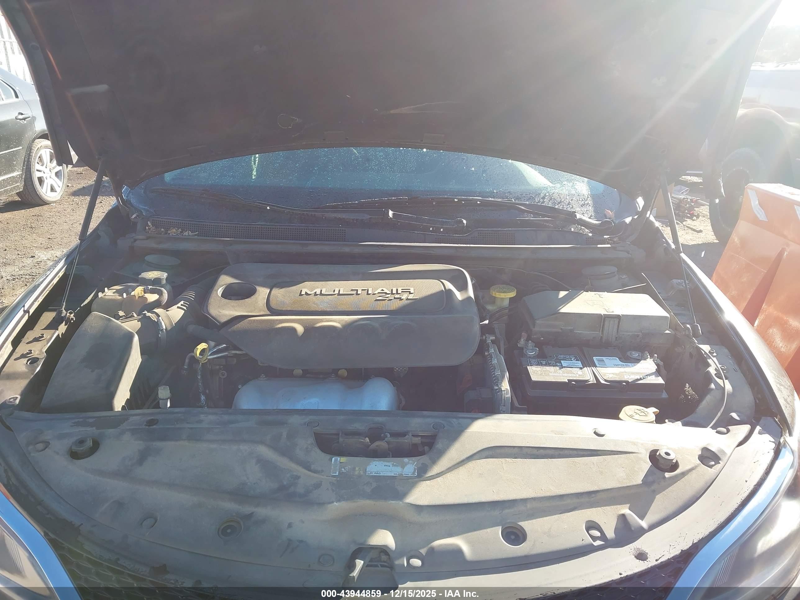 CHRYSLER 200 image 10