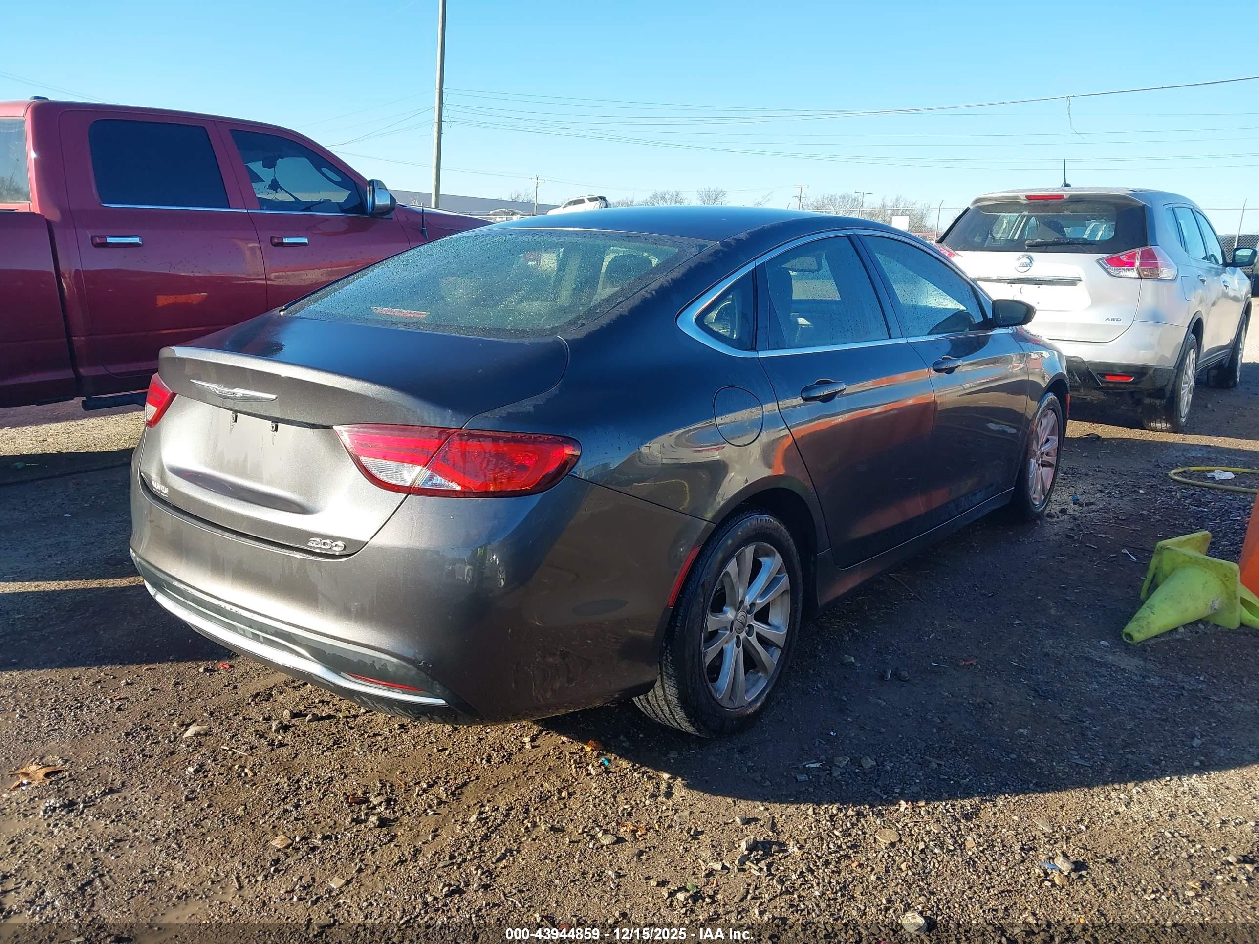 CHRYSLER 200 image 4