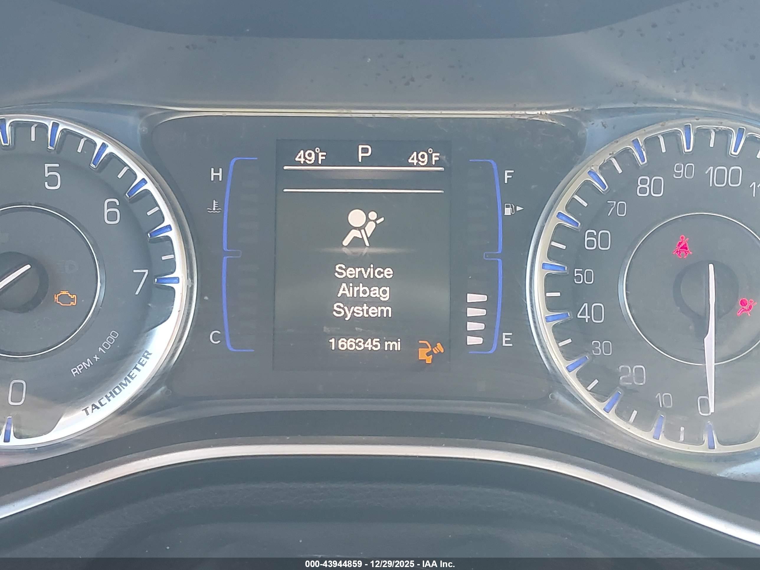 CHRYSLER 200 image 7