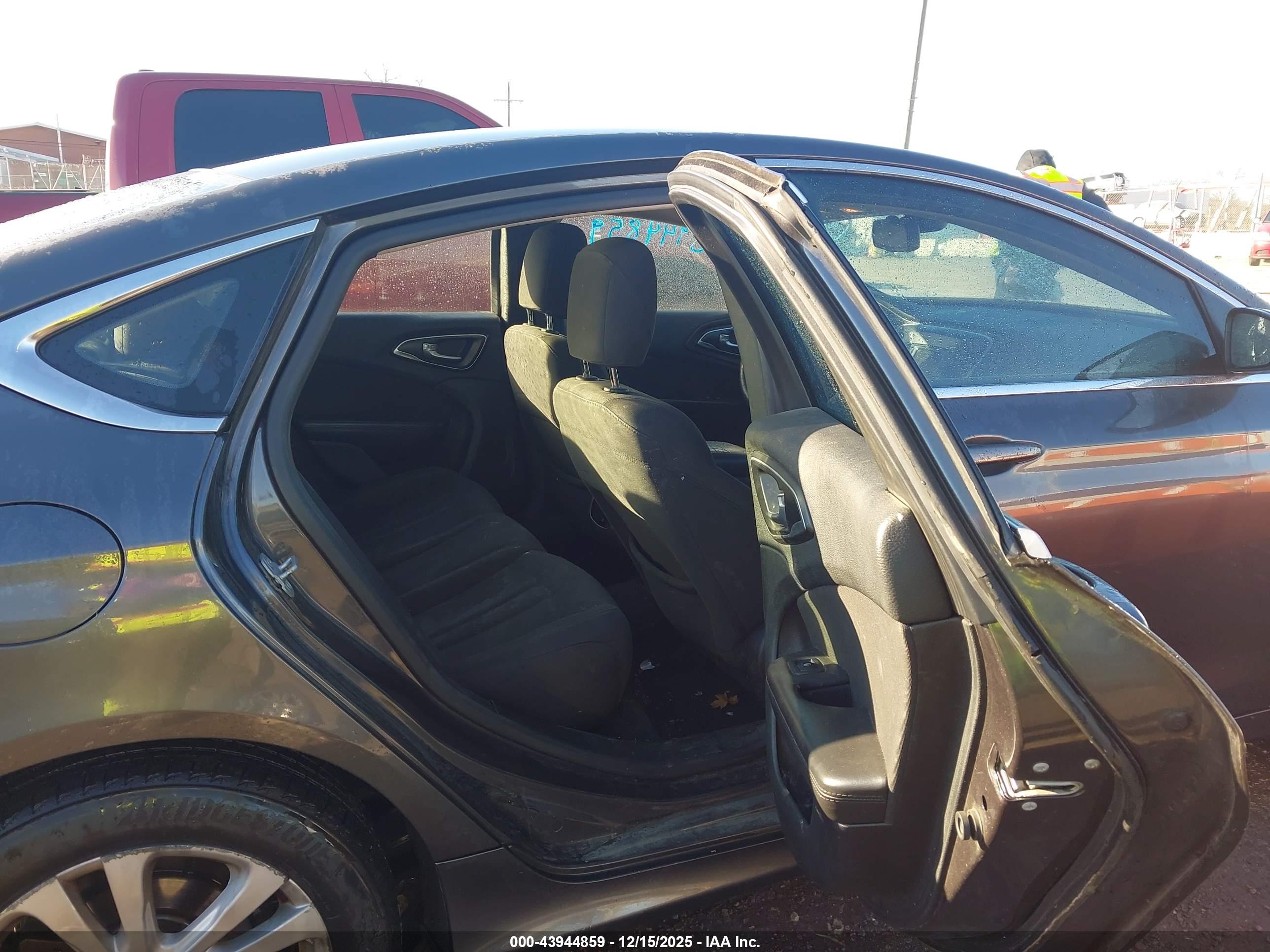 CHRYSLER 200 image 8