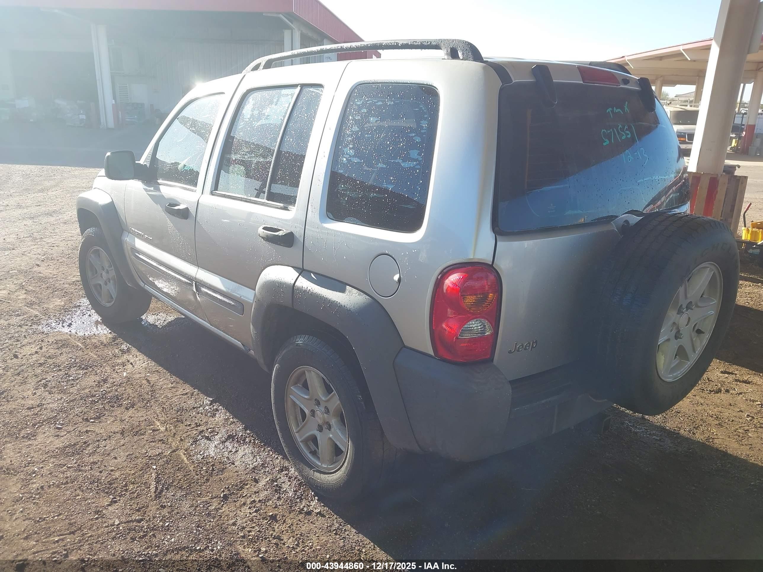 JEEP LIBERTY image 3