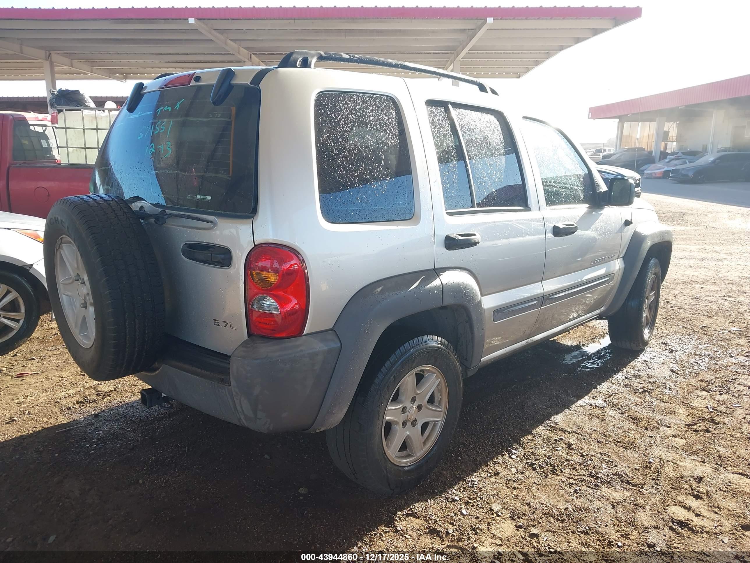 JEEP LIBERTY image 4