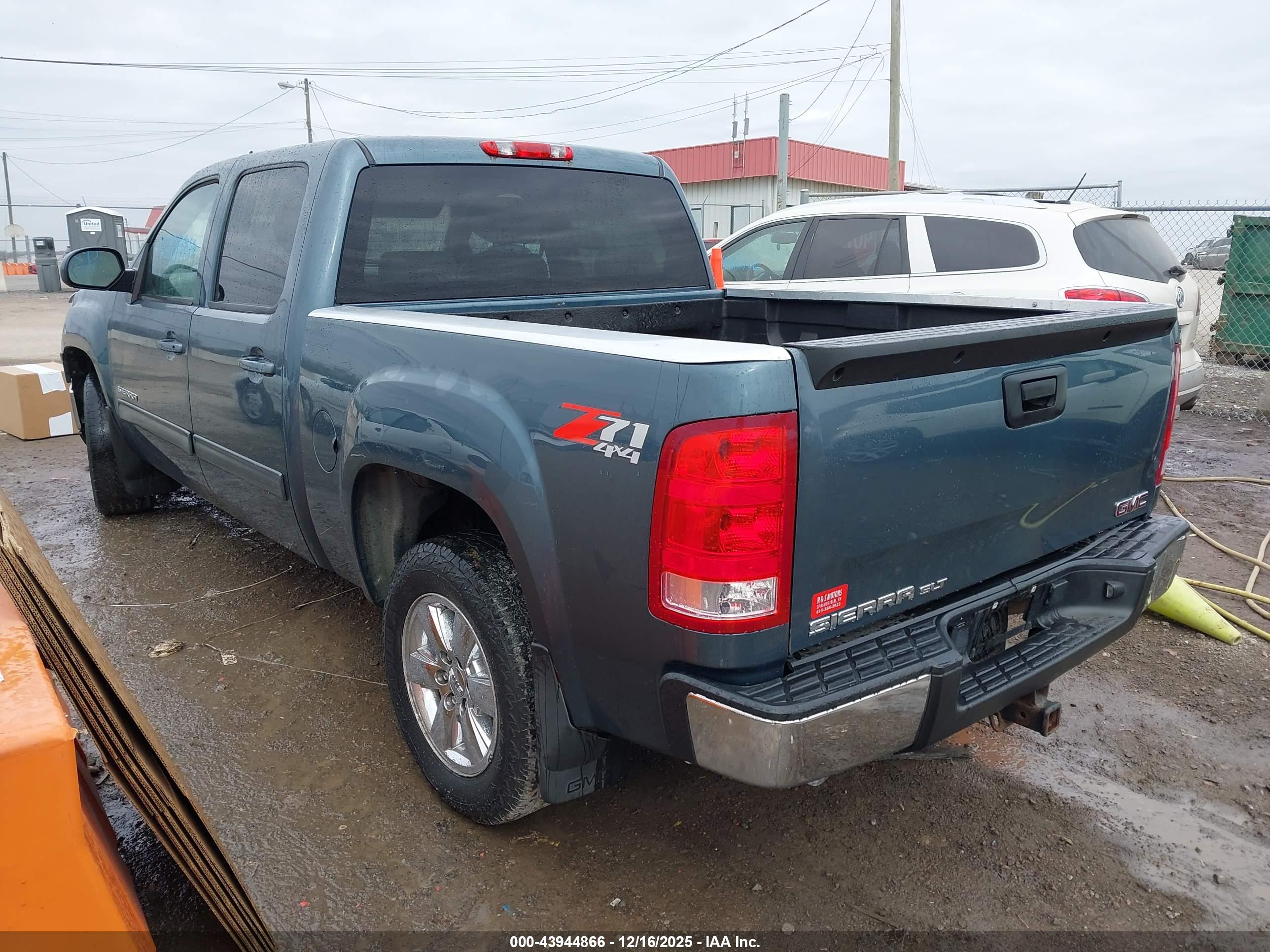GMC SIERRA image 3
