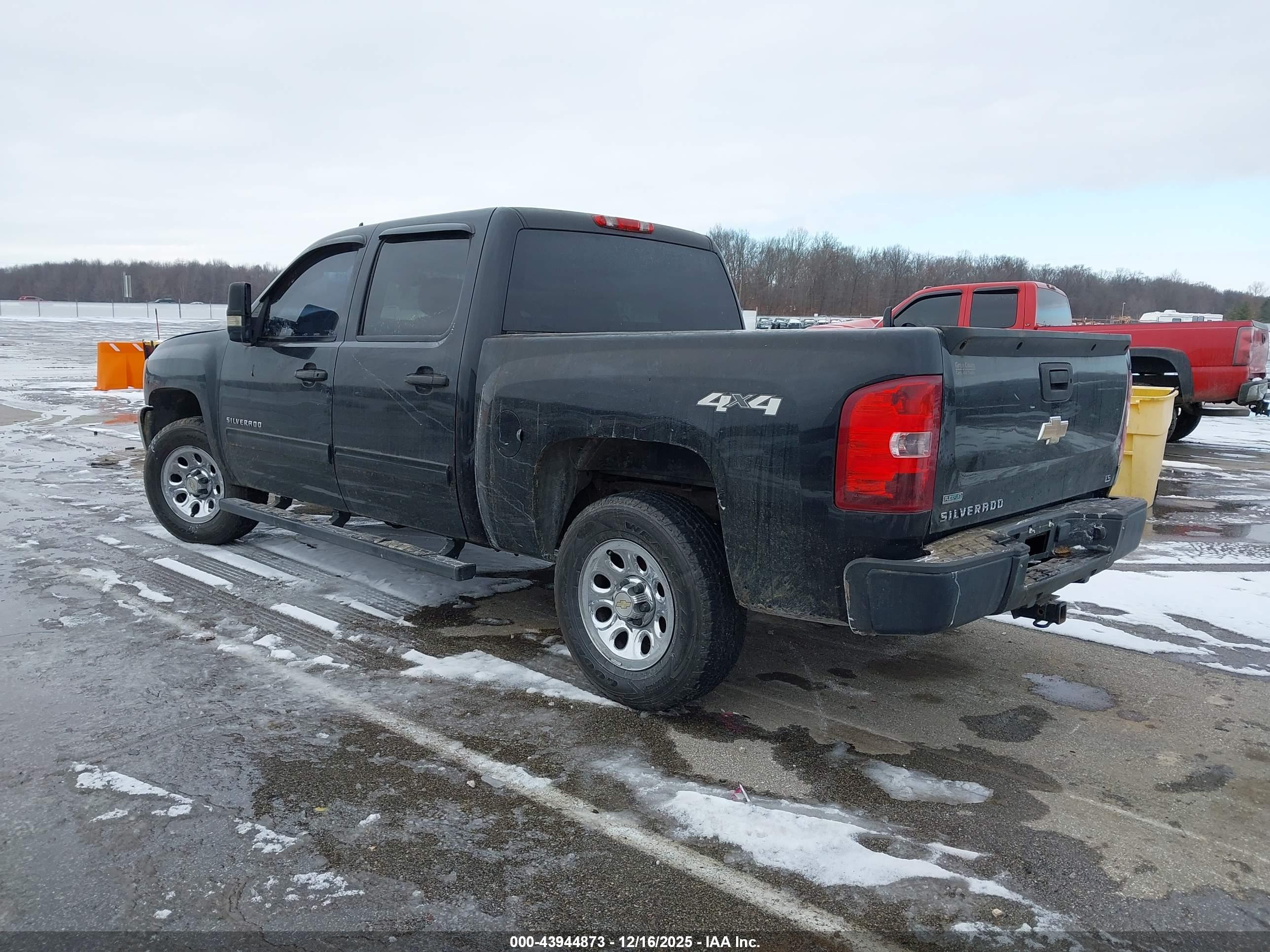 CHEVROLET SILVERADO image 3