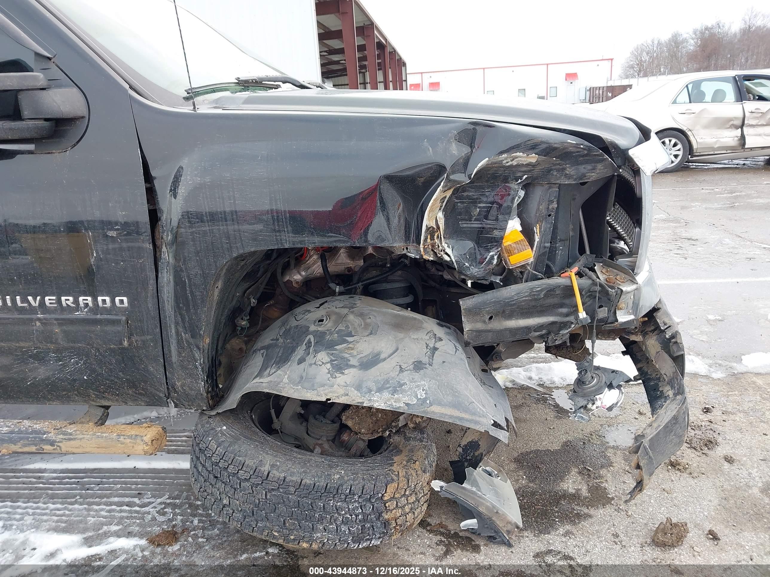 CHEVROLET SILVERADO image 6