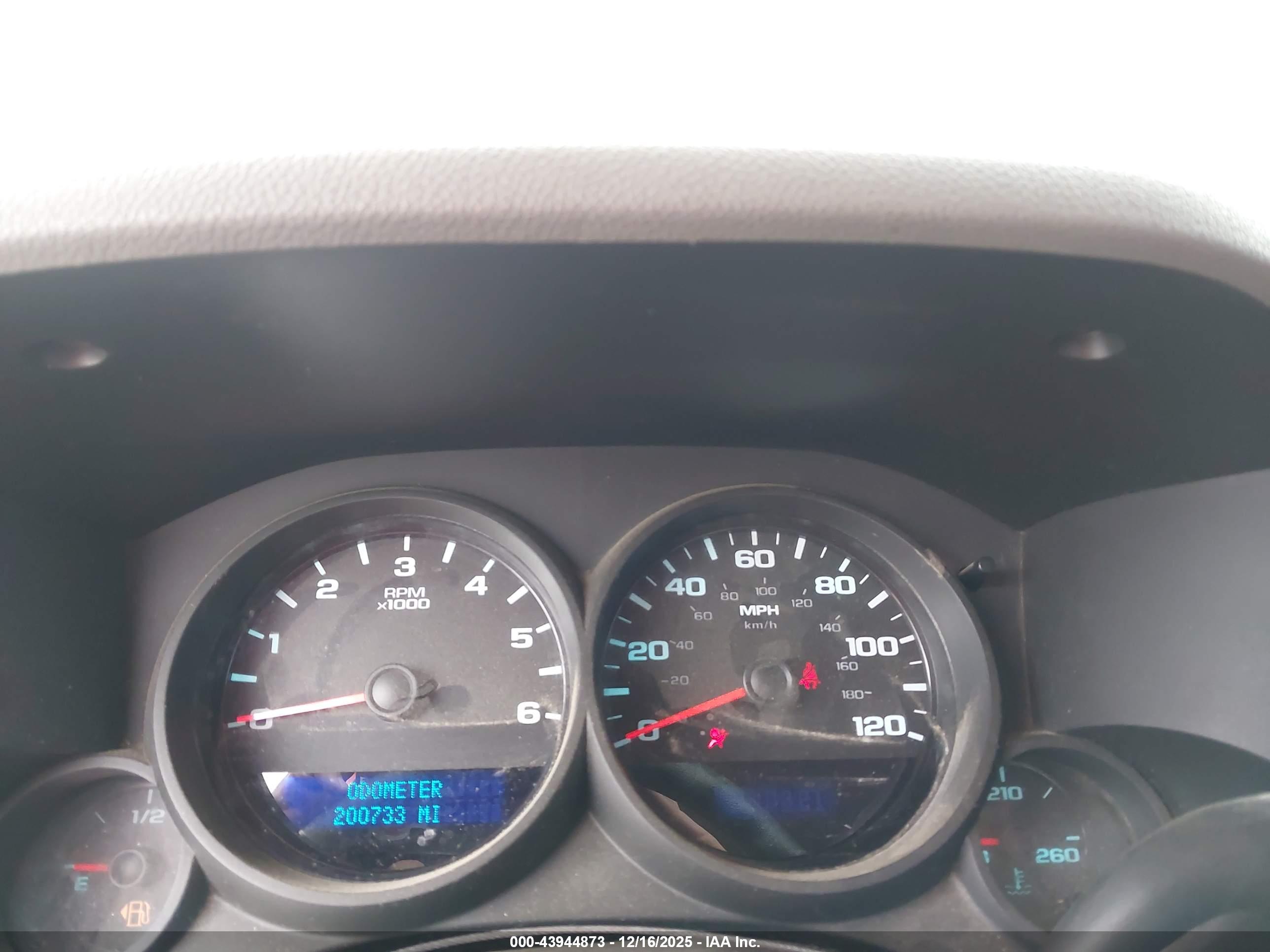 CHEVROLET SILVERADO image 7